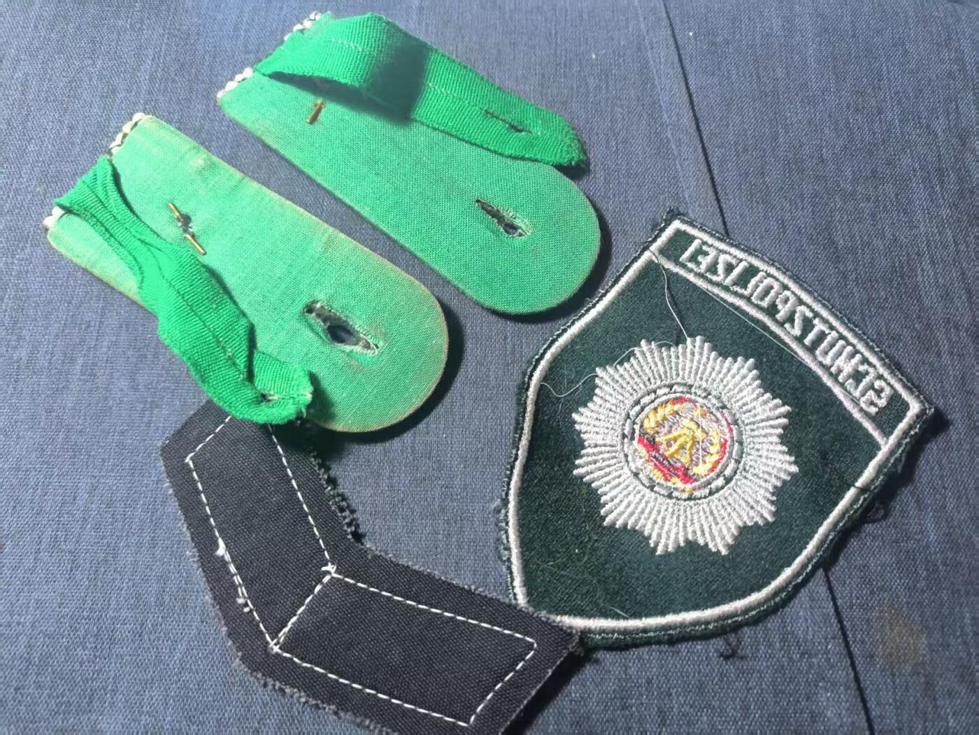 罗岚⭐新藏⭐特惠专拍第一场-分享拍场赚佣 民主德国边防警察一级准尉（对标一级上士）配饰一套