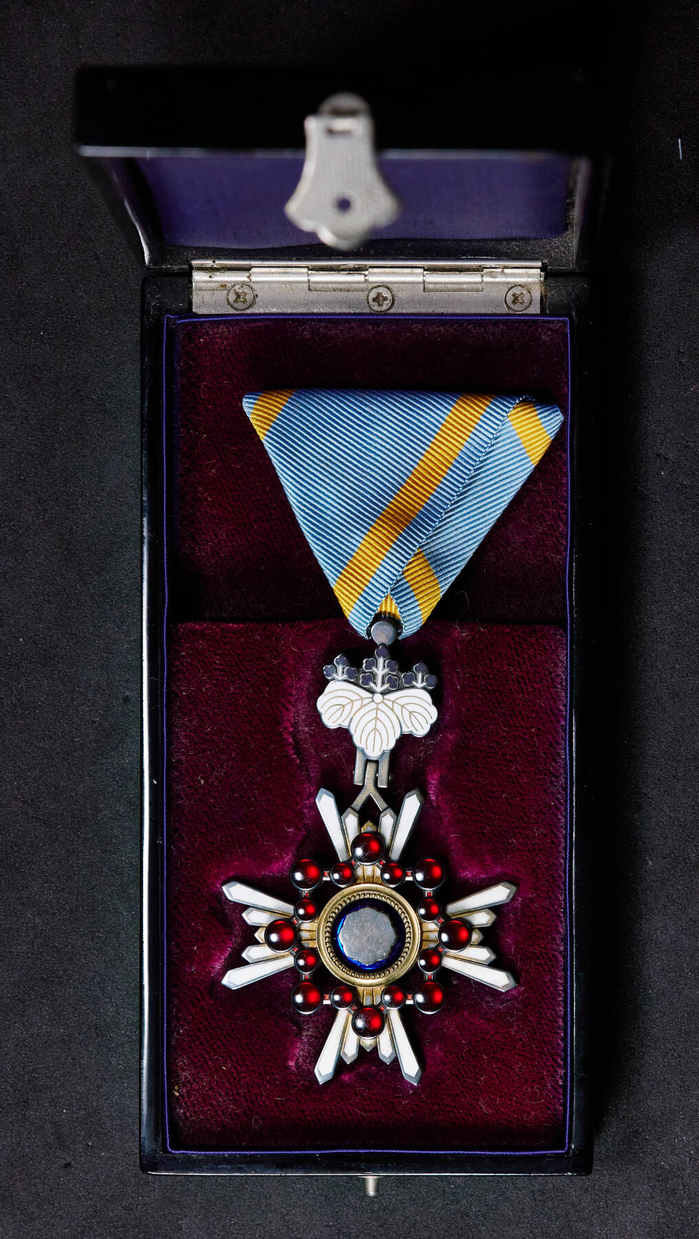 【俄甄集藏】2025年(045)12-03 星期三 晚 19:30 全场包邮 日本瑞宝双光勋章，999银质珐琅，原盒，保存完好