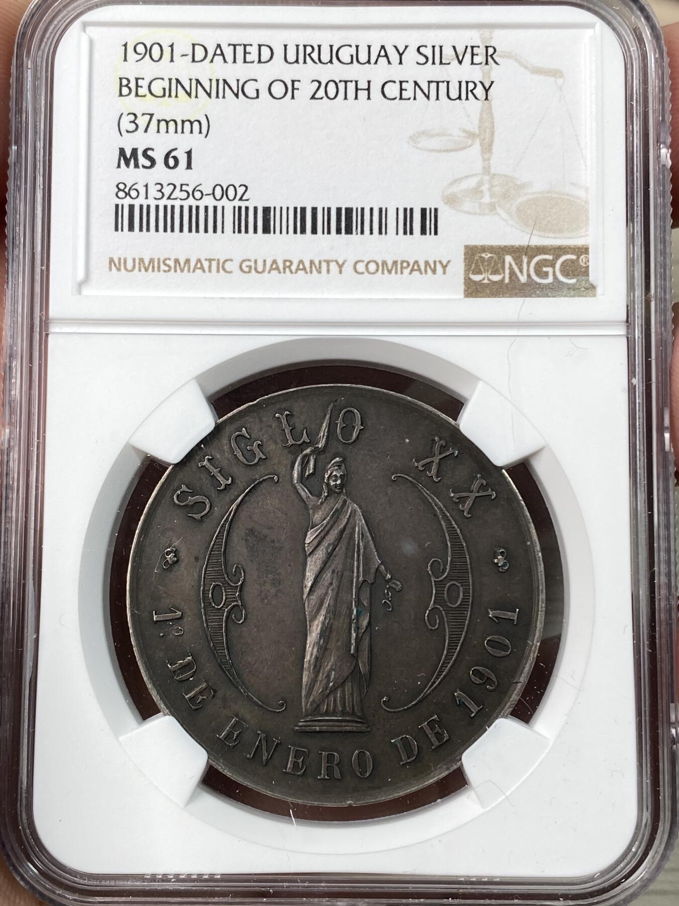 万国钱币拍卖第056期 NGC MS61 1901年乌拉圭共和国迎接新世纪纪念银章 南美女神罕见 黑包浆乌拉圭盾徽配花体字非常漂亮首见品种