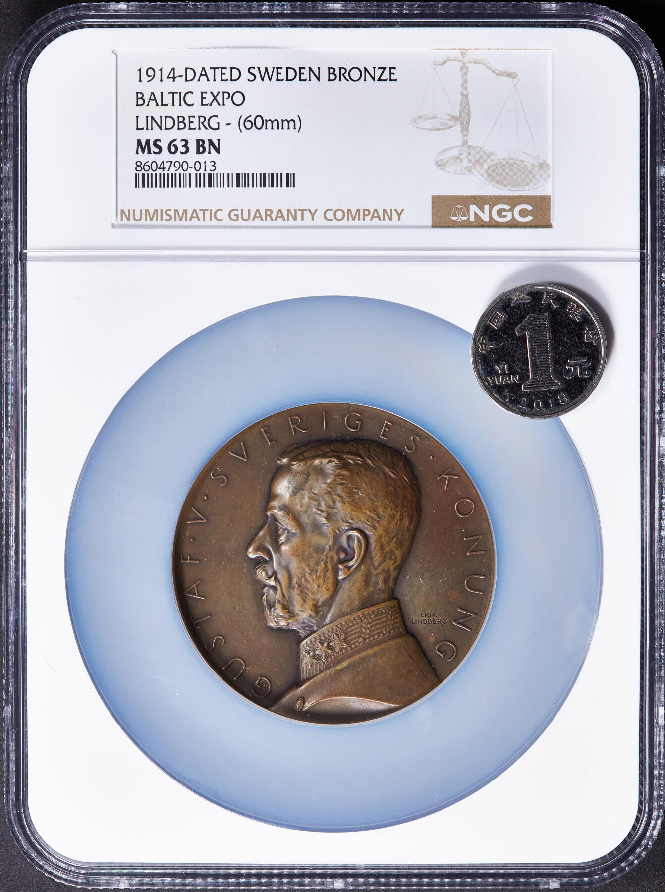 【俄甄集藏】2025年(045)12-03 星期三 晚 19:30 全场包邮 瑞典1914年古斯塔夫五世头像纪念在马尔默举办的波罗的海博览会大铜章，NGC MS63，巧克力包浆，高浮雕，直径：60mm，名家林德伯格作品，设计精美
