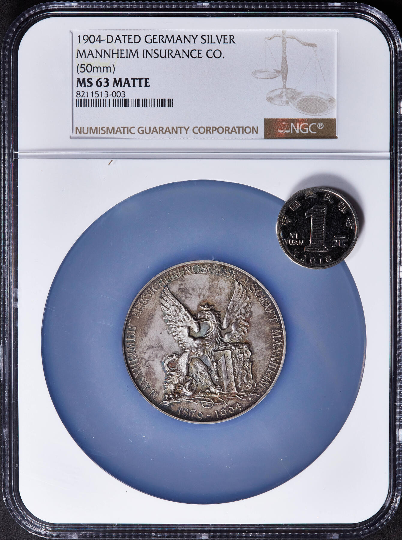 【俄甄集藏】2025年(045)12-03 星期三 晚 19:30 全场包邮 德国1904年纪念曼海姆保险公司成立25周年大银章，NGC MS63，直径：50mm，五彩老包浆，磨砂底板，正面展翼狮鹫为曼海姆市象征，背面蒸汽轮船为运输保险的基础业务，设计精美
