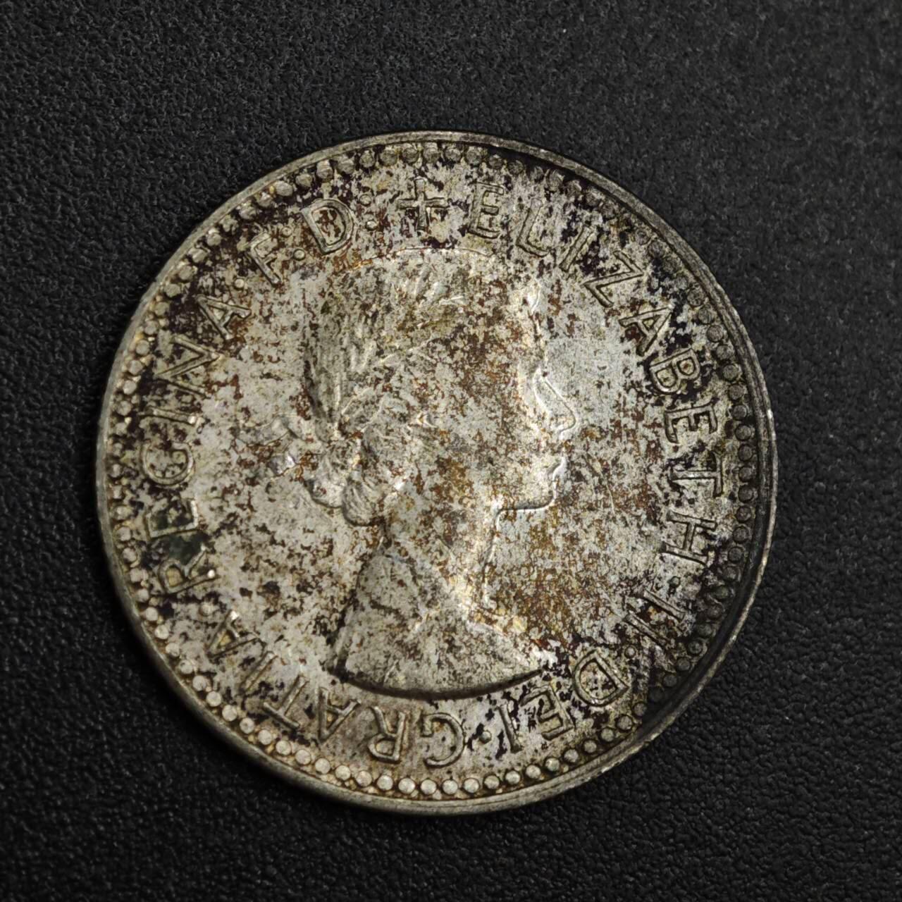 【淘币小摊】限时拍第八百一十二拍  小银币场  满百包邮可预留两周  周一统一发货  澳大利亚1962年伊丽莎白二世6便士银币