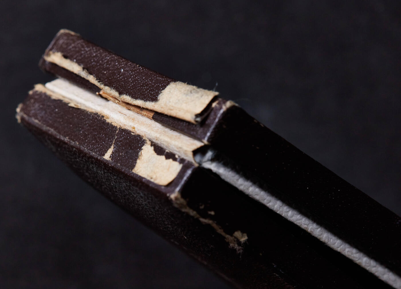 【俄甄集藏】2025年(045)12-03 星期三 晚 19:30 全场包邮 日本1937年七七事变从军记章3枚一组，铜质，其中一枚外盒老化破损，见详图，其中一枚无原盒