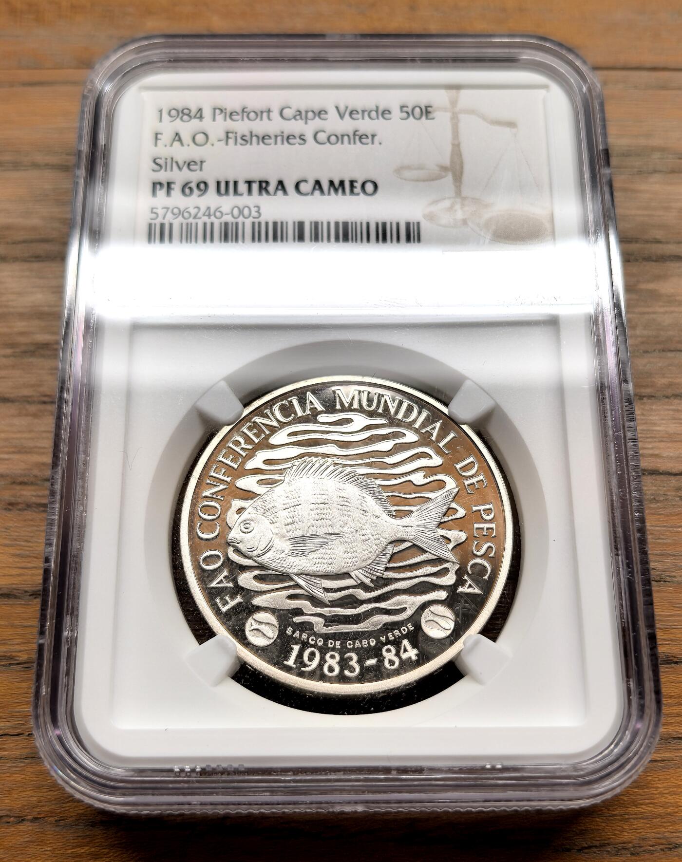 纫秋兰以为佩·凡希社微拍感恩专场 1984佛得角FAO渔业会议50E大银加厚版NGC-PF69UC，稀有。
