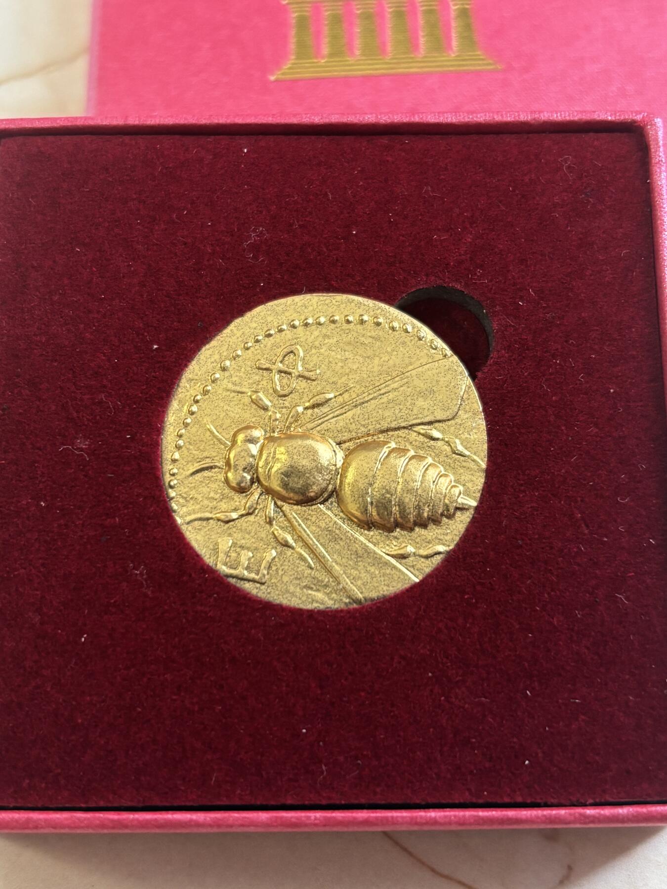 第183期拍卖 帕劳2022年蜜蜂与雄鹿镀金纪念银币，15克，999银，发行500枚