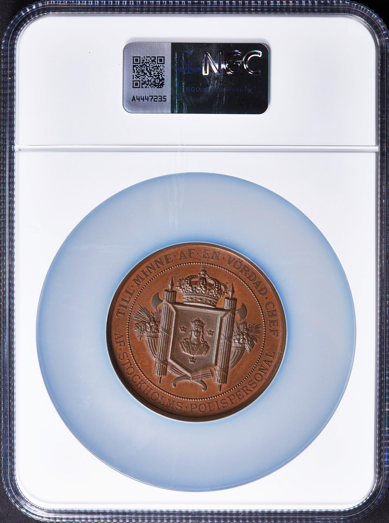 【俄甄集藏】2025年(045)12-03 星期三 晚 19:30 全场包邮 瑞典1888年纪念斯德哥尔摩警察总监弗里茨·乌格拉斯男爵退休卸任大铜章，NGC MS63，高浮雕，巧克力包浆，稀少品种，名家林德伯格作品，直径56mm