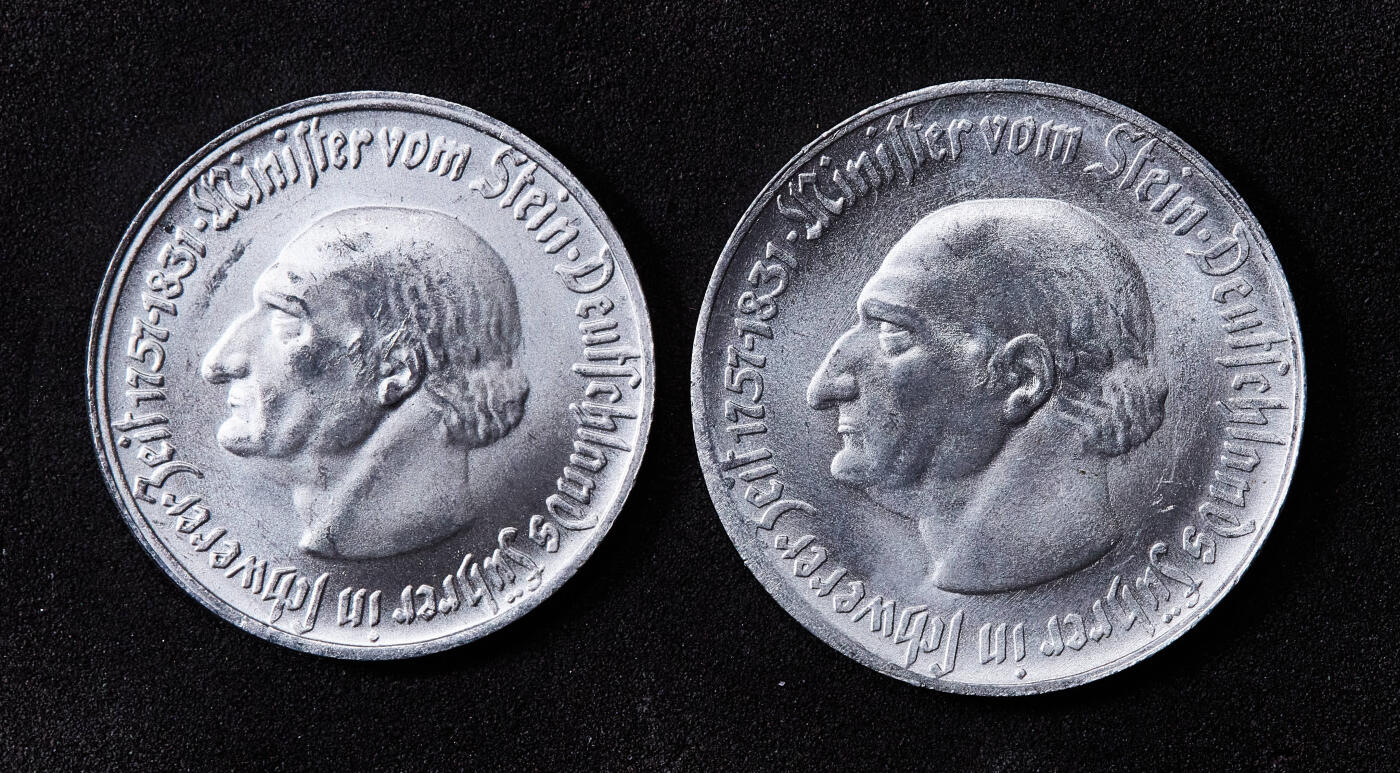 【俄甄集藏】2025年(045)12-03 星期三 晚 19:30 全场包邮 德国1923年德紧威斯特法伦男爵头像25万、200万马克铝币2枚一组，UNC原光品相