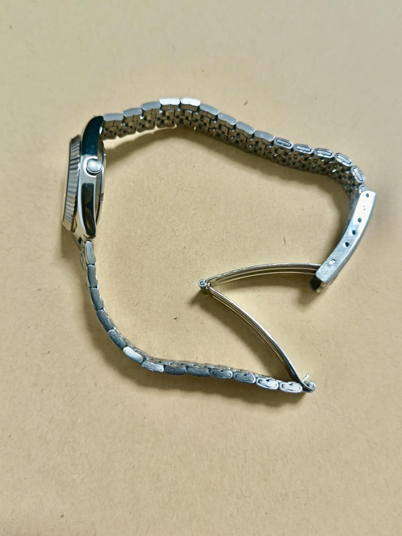 【第貳場】近代勋奖章徽章服饰杂项专场 民国 海军总部赠手表/石英表