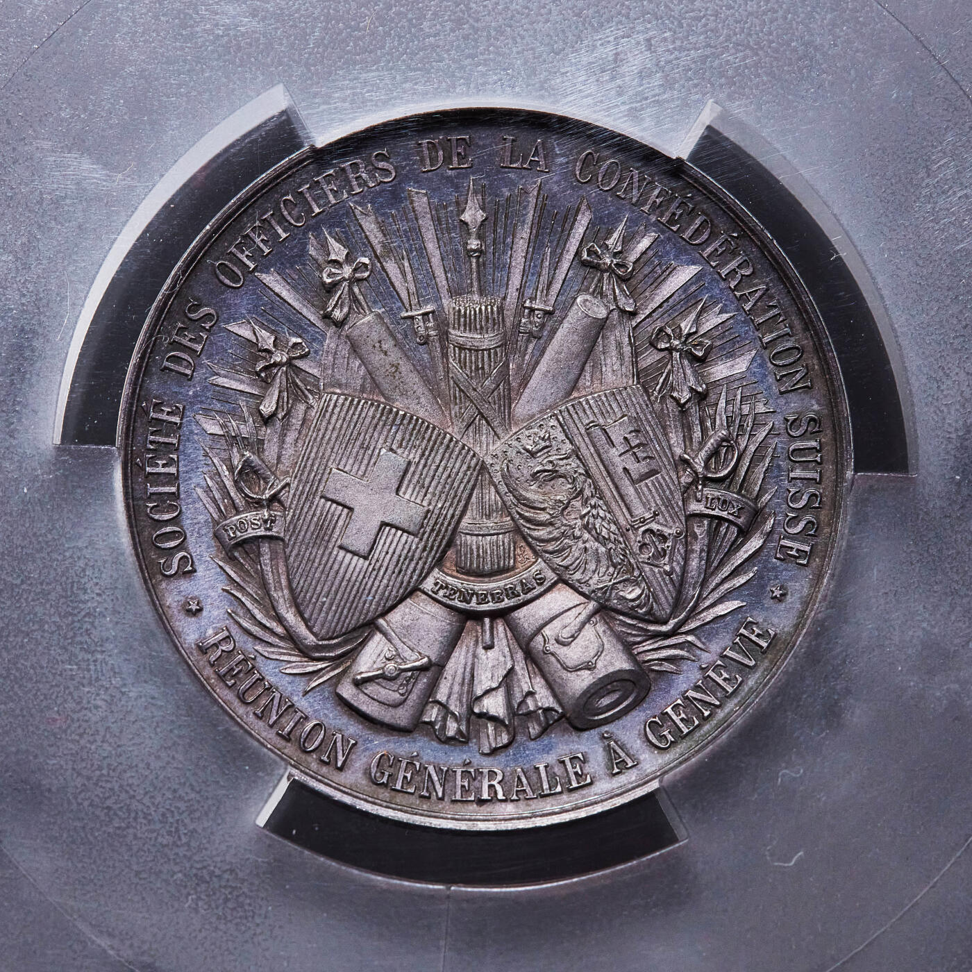 【俄甄集藏】2025年(045)12-03 星期三 晚 19:30 全场包邮 瑞士1892年纪念联邦军官协会全体会议在日内瓦召开大银章，PCGS MS65，紫罗兰酱彩老包浆，唯一冠军分，顶级状态，类精制底板，直径：46mm