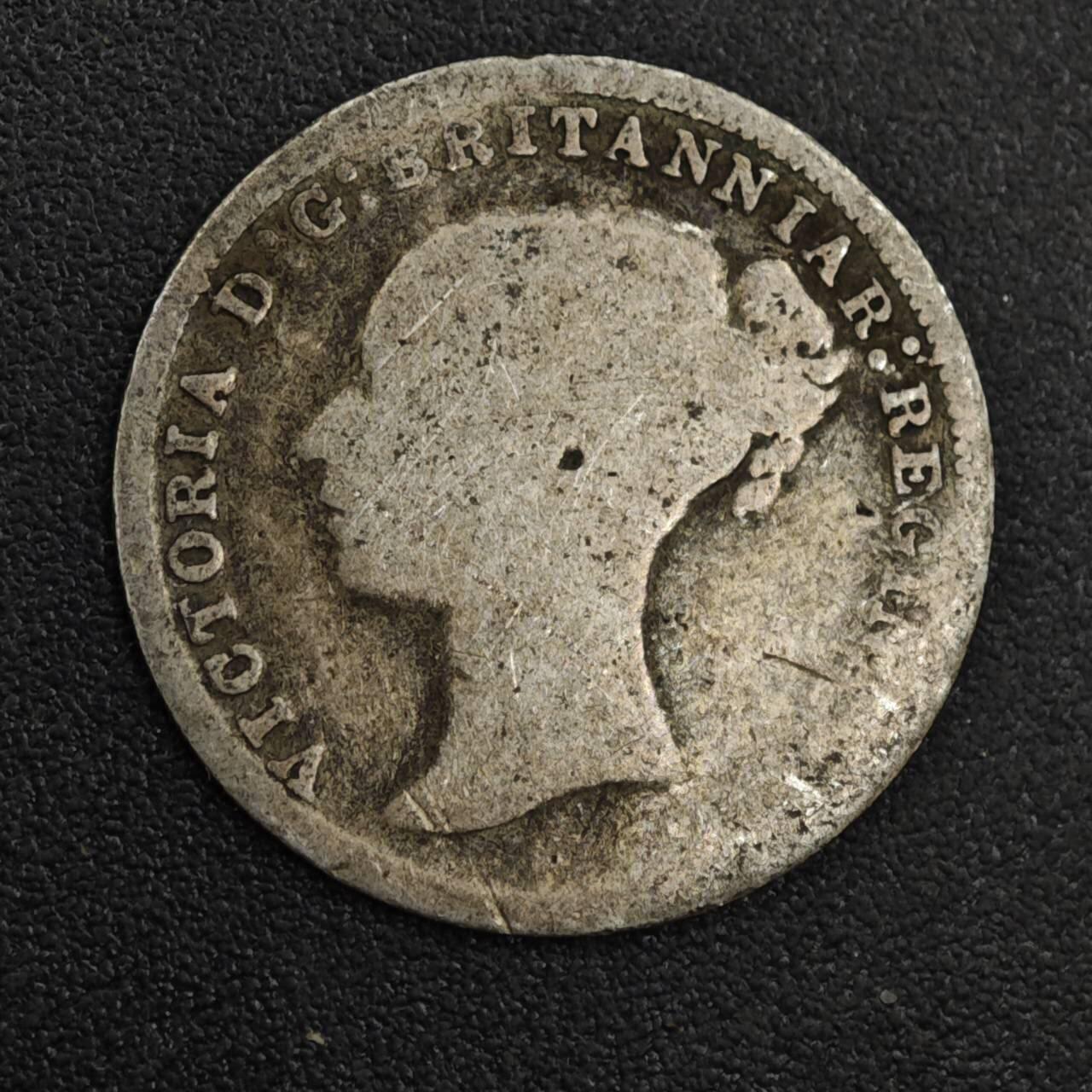 【淘币小摊】限时拍第八百一十二拍  小银币场  满百包邮可预留两周  周一统一发货  英国1875年维多利亚3便士银币