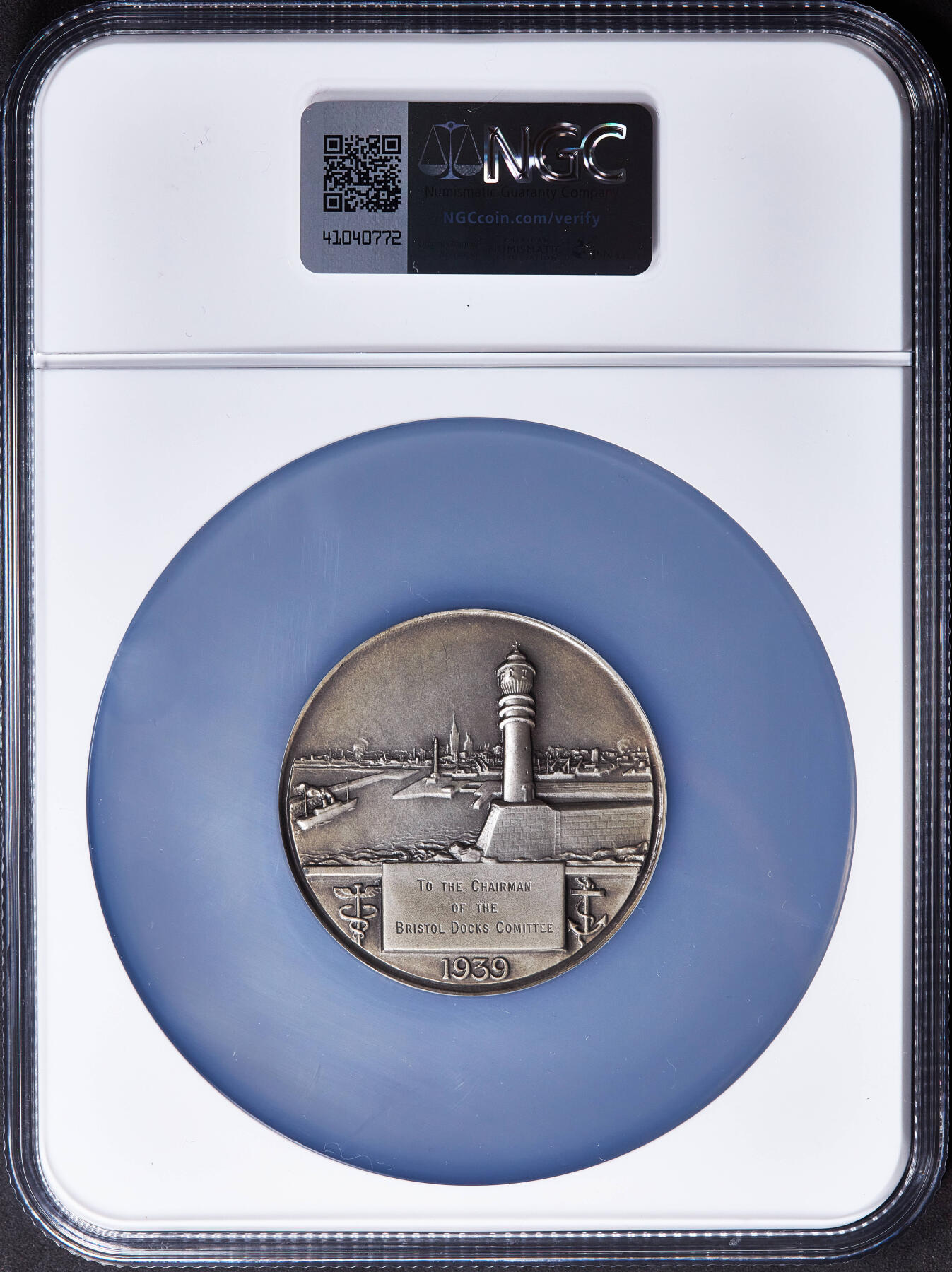 【俄甄集藏】2025年(045)12-03 星期三 晚 19:30 全场包邮 法国1939年敦刻尔克商会赠送英国布里斯托尔码头委员会主席外交赠礼大银章，NGC MS62，直径：50mm，丰饶角铭，正面骑士+还怪尾部象征军事与贸易，雄狮+海豚为敦刻尔克市徽，雕刻家麦德林作品