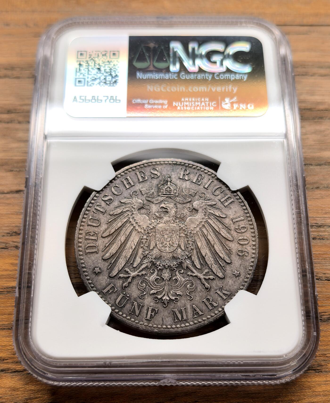 纫秋兰以为佩·凡希社微拍感恩专场 1906J德国不莱梅5马克大银PCGS-MS62，枪灰包浆原味品，实物状态极好，略低评。