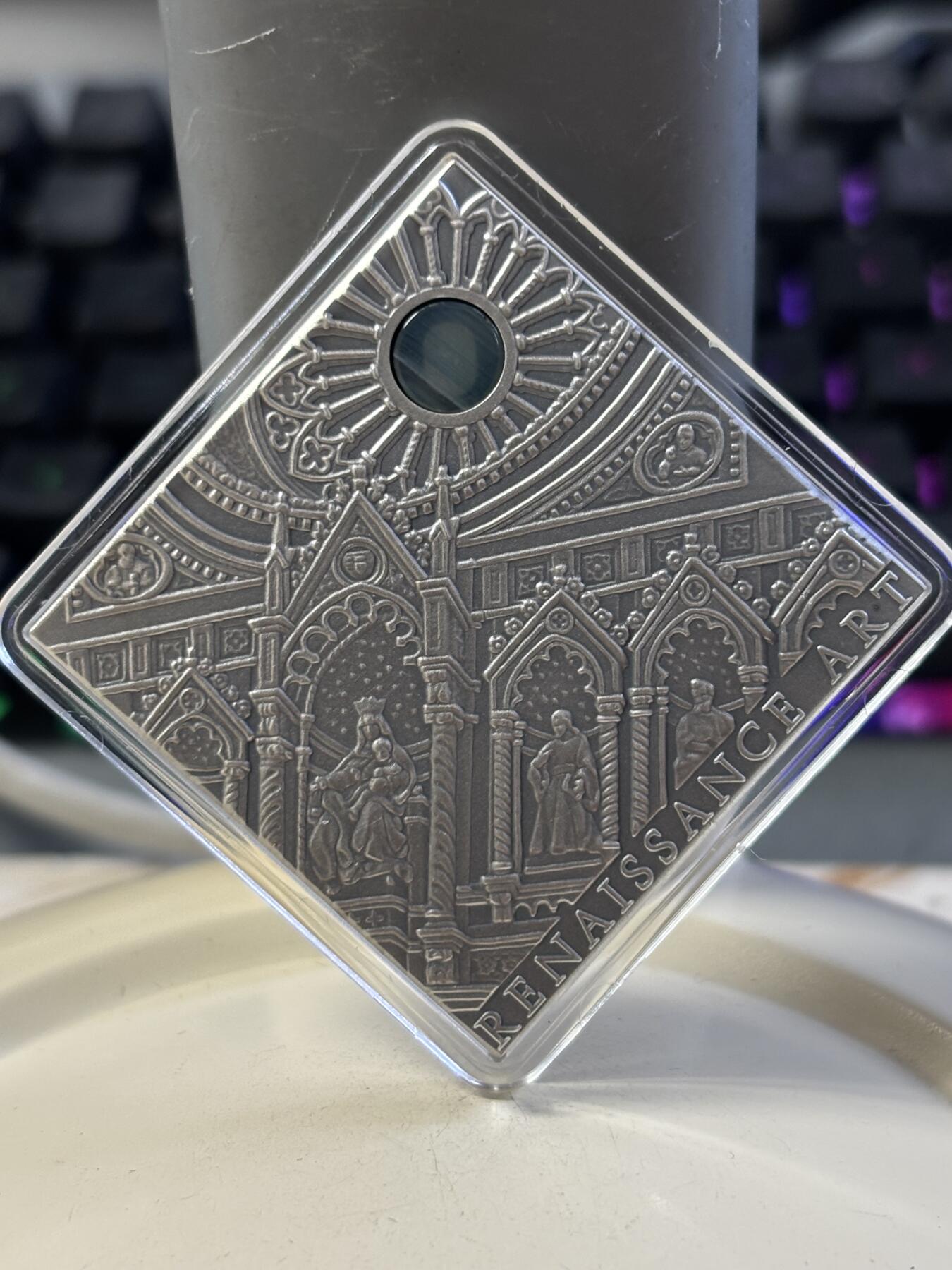 第183期拍卖 纽埃2014年艺术改变世界文艺复兴镶嵌玛瑙仿古银币带证书，28.28克999银，发行量3333枚