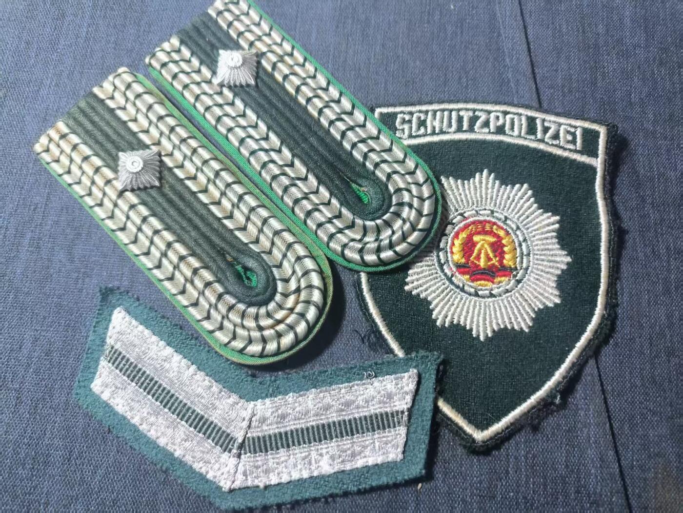 罗岚⭐新藏⭐特惠专拍第一场-分享拍场赚佣 民主德国边防警察一级准尉（对标一级上士）配饰一套