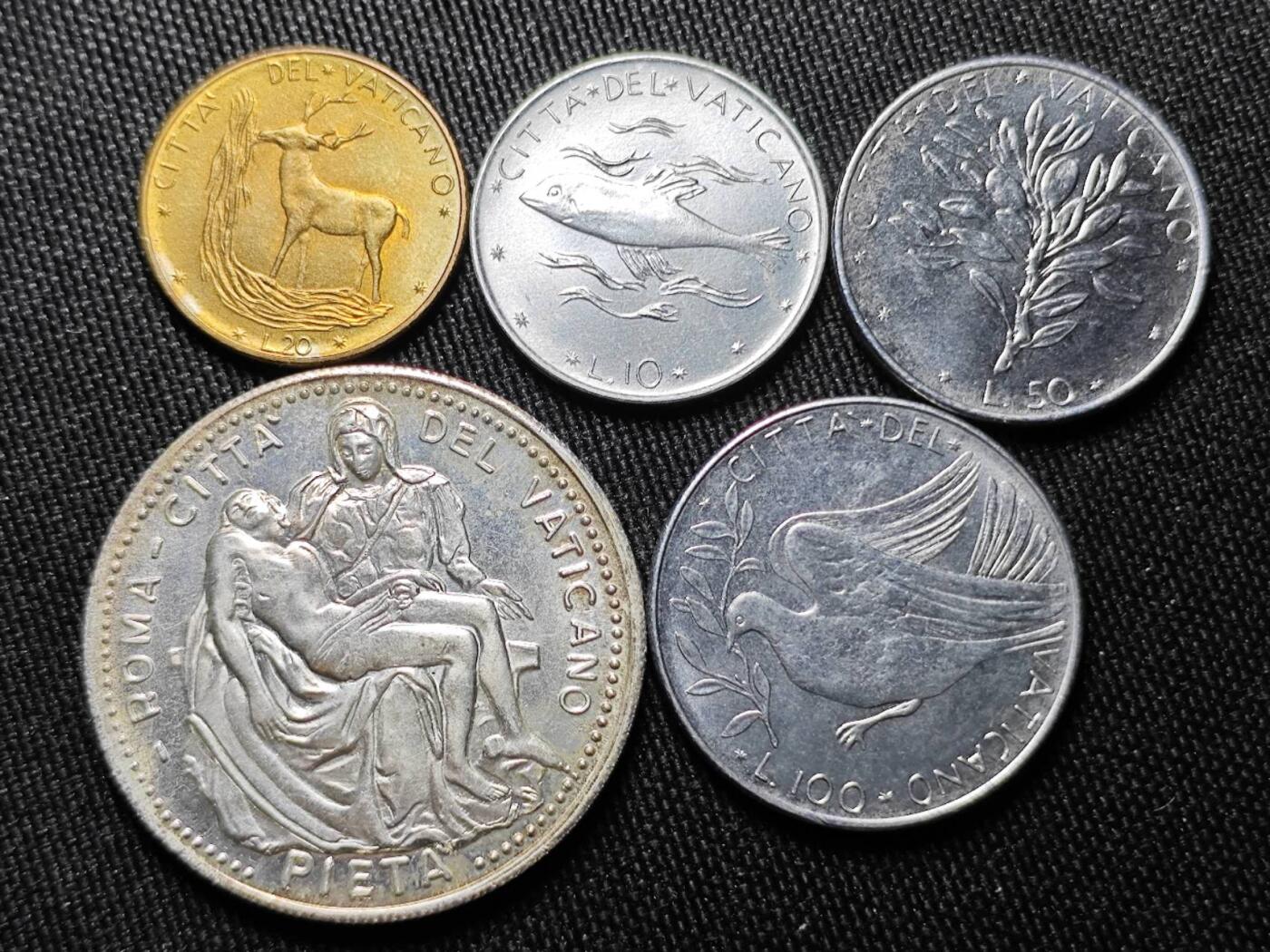 KK钱币收藏小铺 （套币 好品/批量散币 银币）专场  2月预留时间 周末发货  梵蒂冈大小面值一组 含镀银章