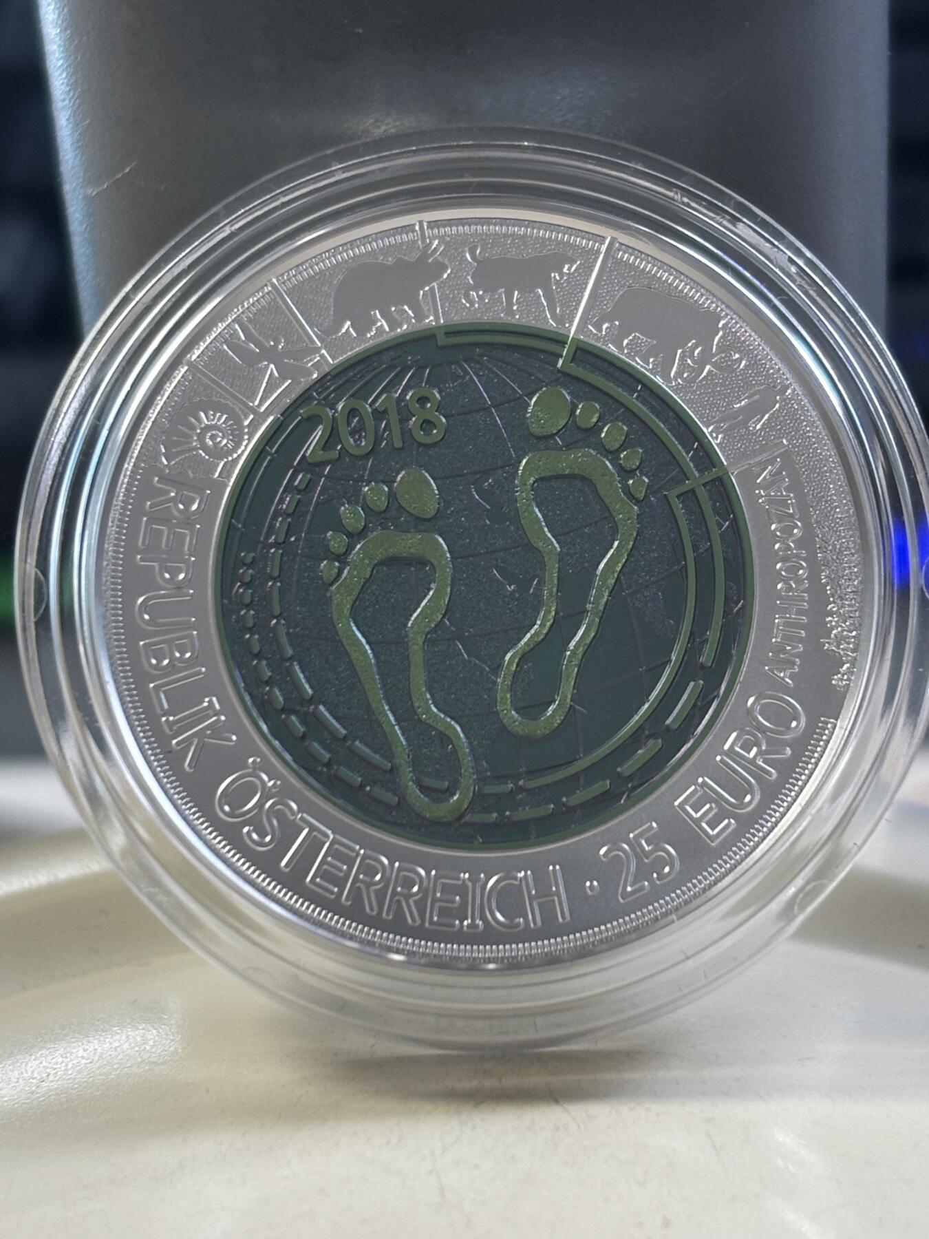 第183期拍卖 获奖奥地利2018年银铌系列16人类世银铌双金属币， ，金属:900银/998铌，重量:9克/6.5克，直径:34毫米，发行：65000枚， 获2020年克劳斯年度最佳双金属币