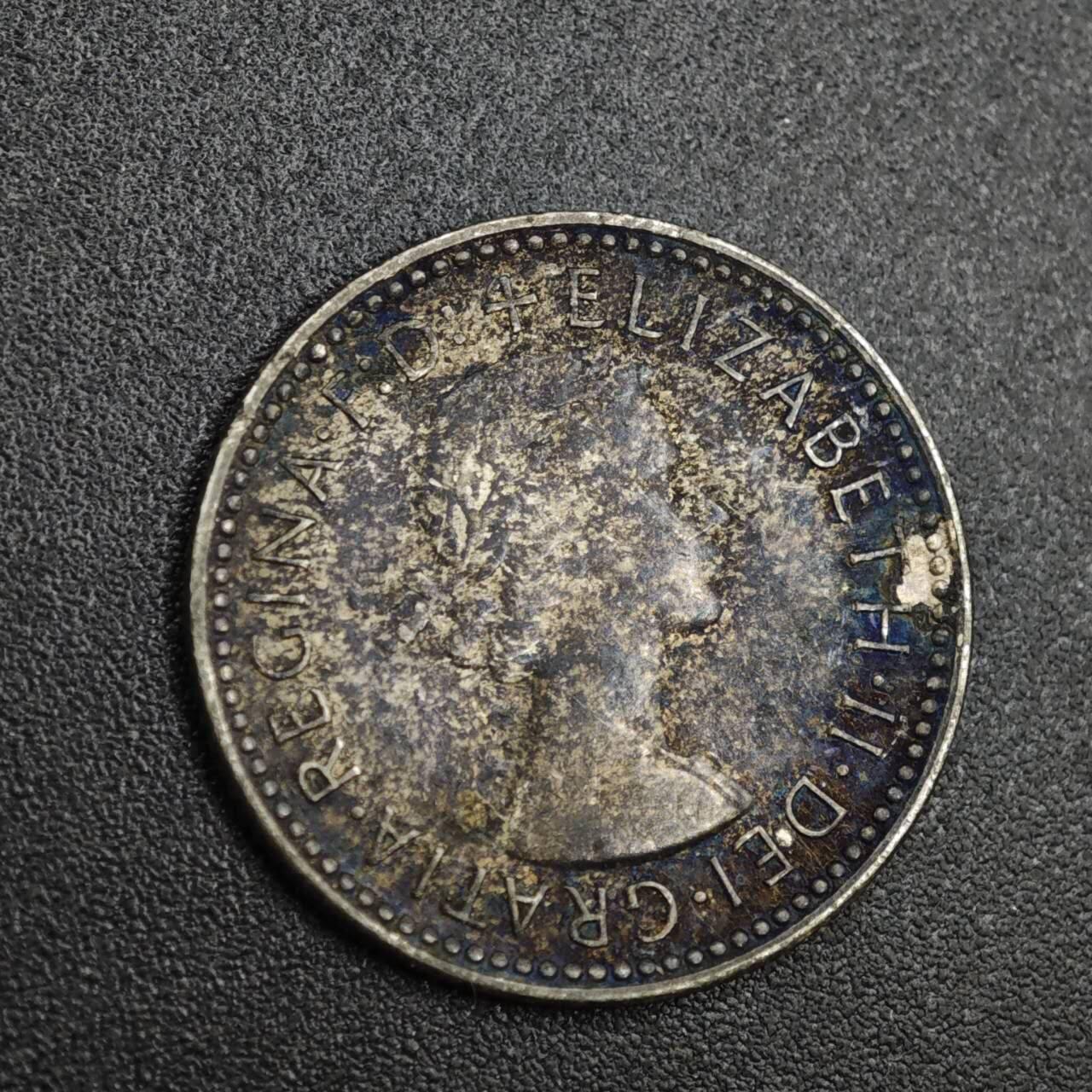 【淘币小摊】限时拍第八百一十二拍  小银币场  满百包邮可预留两周  周一统一发货  澳大利亚1961年伊丽莎白二世6便士银币