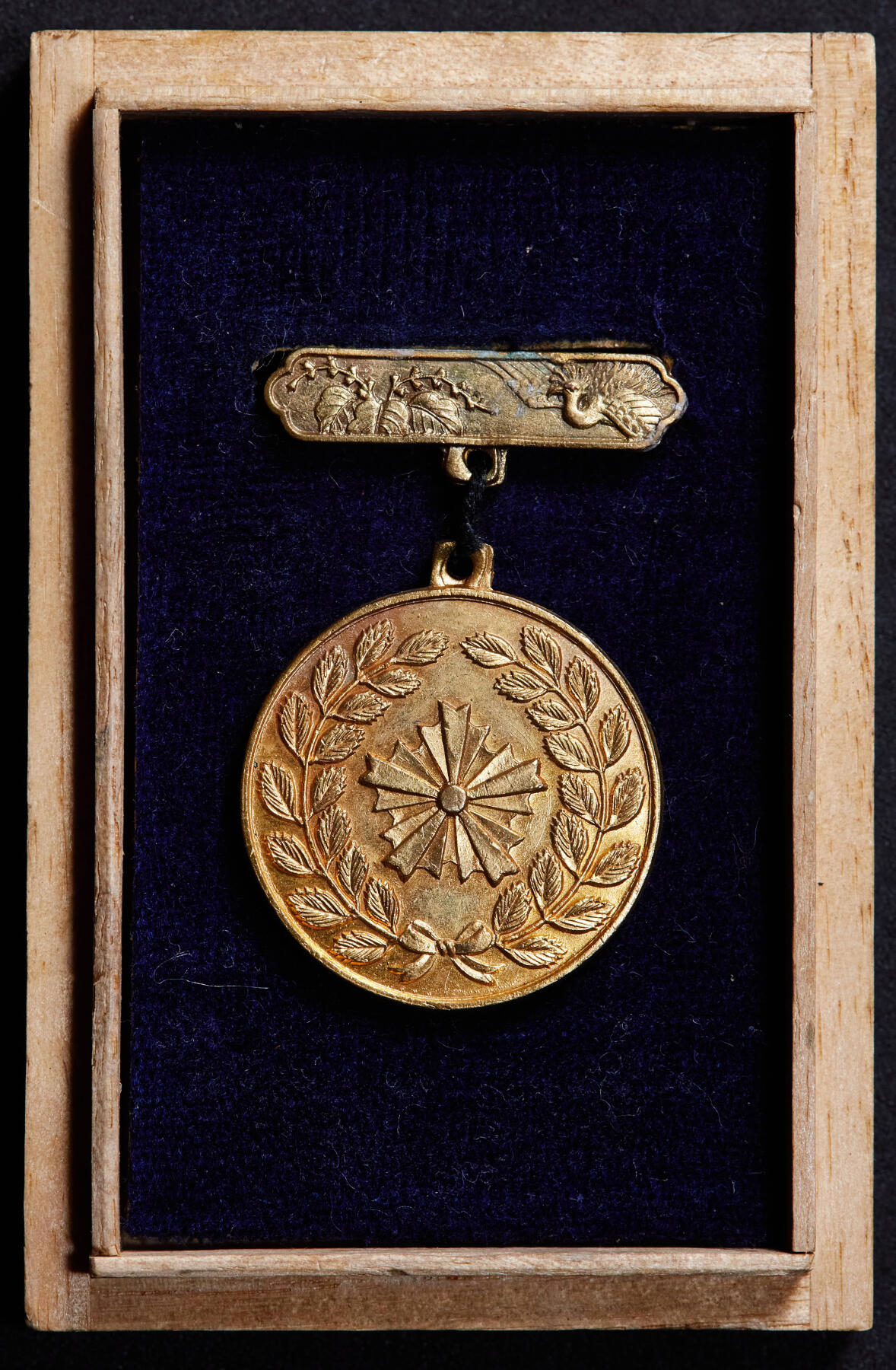 【俄甄集藏】2025年(045)12-03 星期三 晚 19:30 全场包邮 日本1925年纪念太子裕仁出行南桦太岛（南库页岛）镀金奖章，铜质镀金原盒