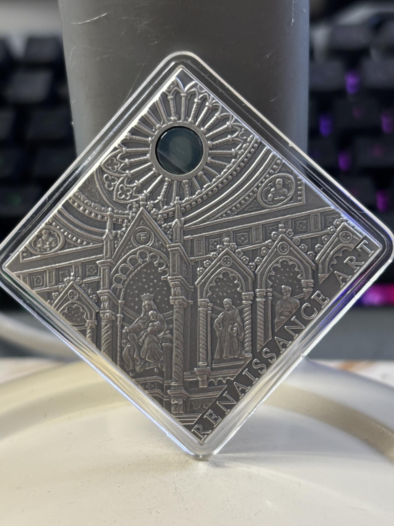 第183期拍卖 纽埃2014年艺术改变世界文艺复兴镶嵌玛瑙仿古银币带证书，28.28克999银，发行量3333枚