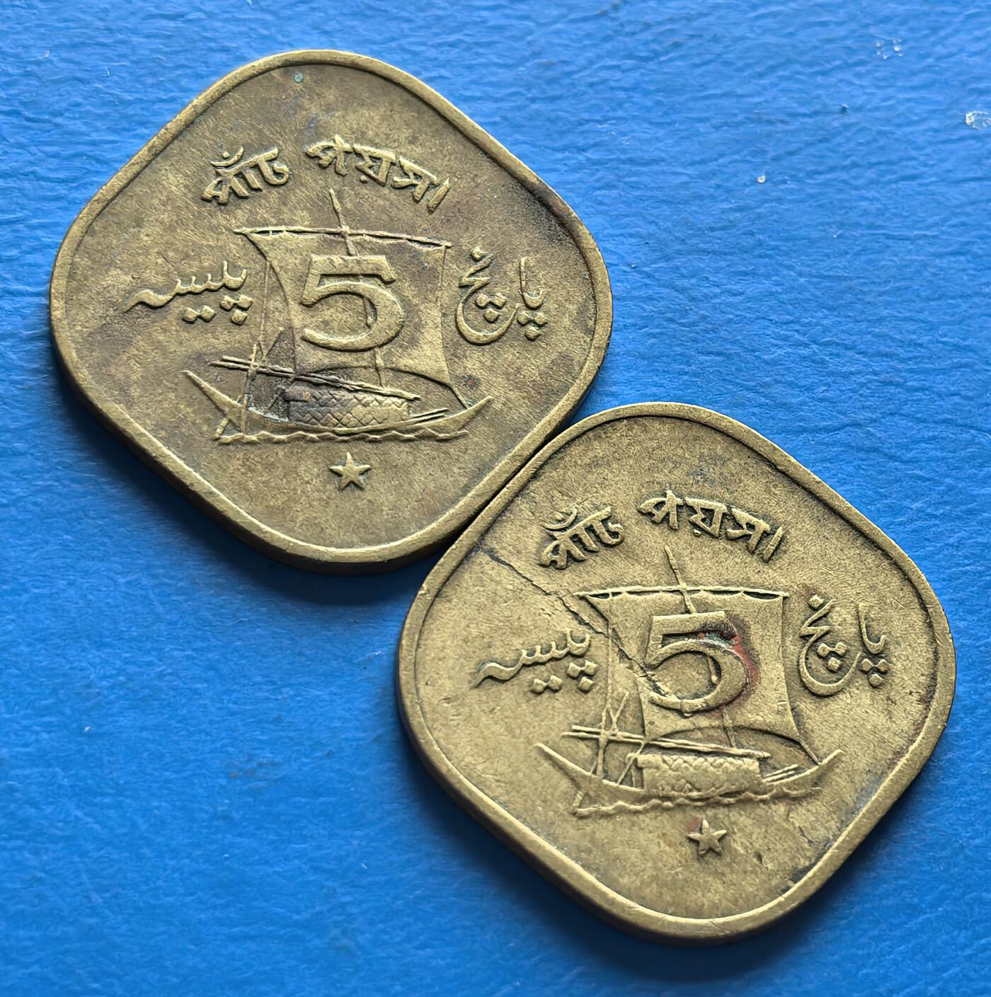 外国优质老铜币银币，周六九点倒数截拍，满百包邮，可寄存半年，喜欢朋友微信扫描二维码可直接参拍