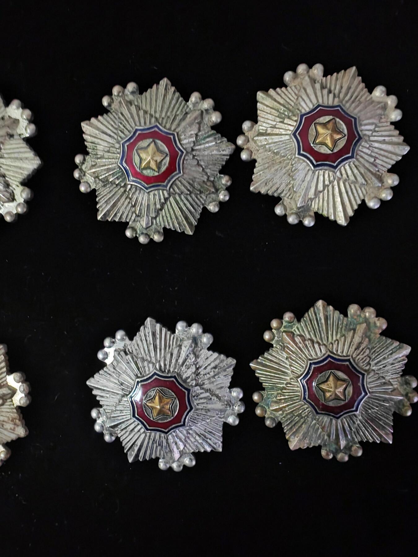 朝鲜三级章大头针10枚