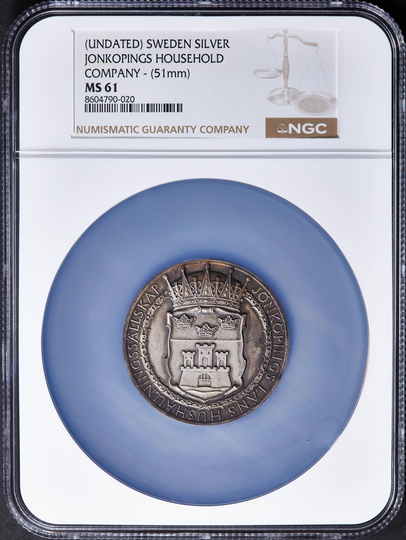 【俄甄集藏】2025年(045)12-03 星期三 晚 19:30 全场包邮 瑞典19世纪延雪平家庭协会荣誉大银章，NGC MS61，酱彩老包浆，正面为延雪平地区纹章，直径：51mm