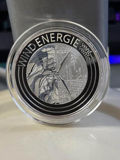 第183期拍卖 - 瑞士2023年清洁能源系列风能夜光精制纪念银币，999银，20克，发行10000枚