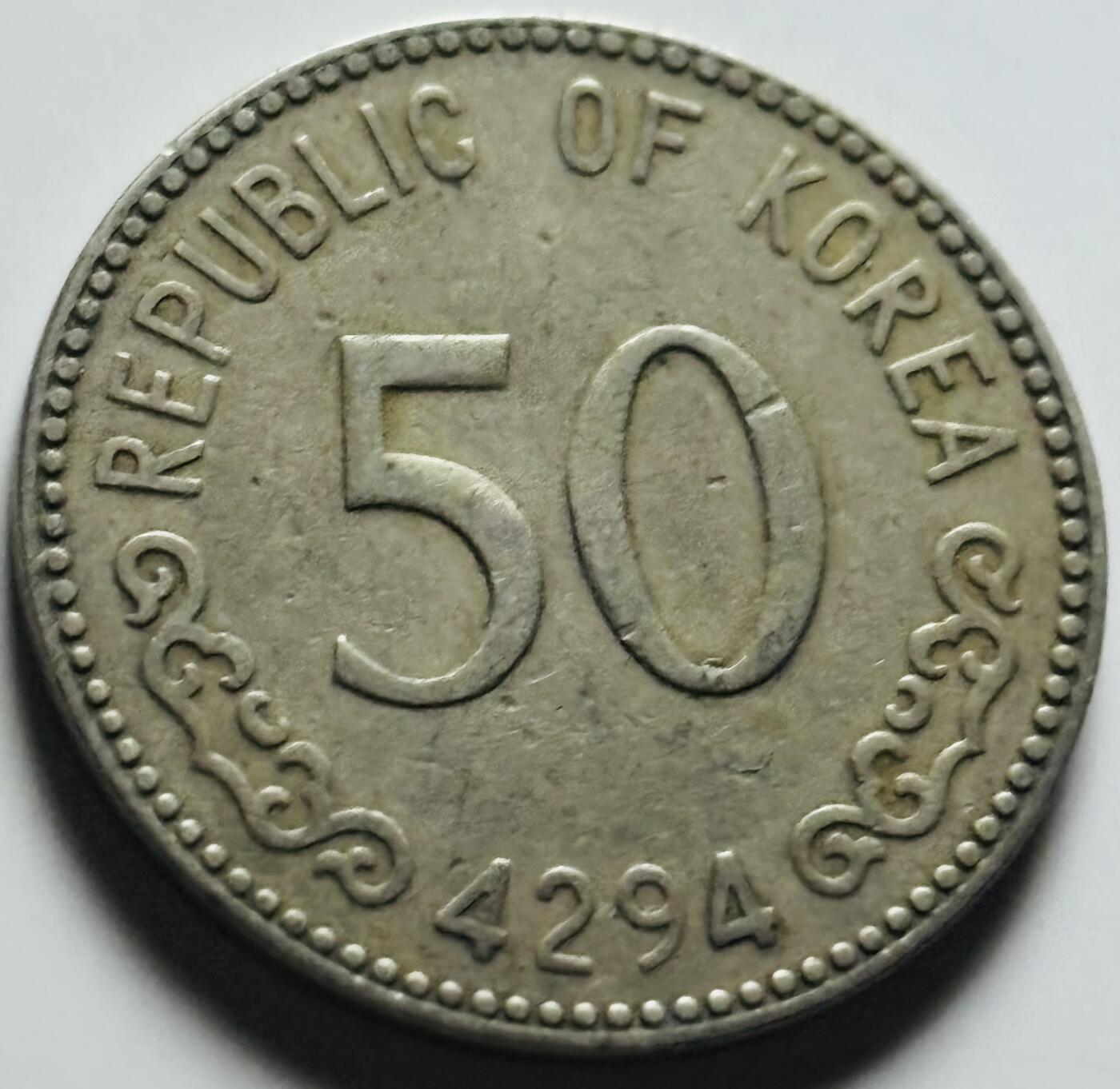 文馨钱币收藏第 284 场，【 长期接收代拍品】老藏家拍品南朝鲜李承晚时期货币，泰国大型纪念币，土耳其各时期及各国套币场 少见 1961 年南朝鲜李承晚时期 4294 龟船 50 元