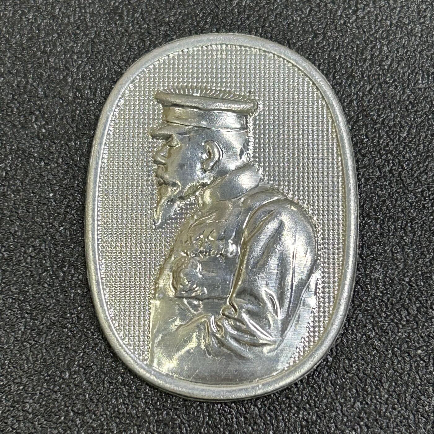 西秦中古拍卖第六十八期 不忘历史·抗战收藏 甲午战争、日俄战争、庚子国难日本战犯明治天皇纪念章 铜制 银色