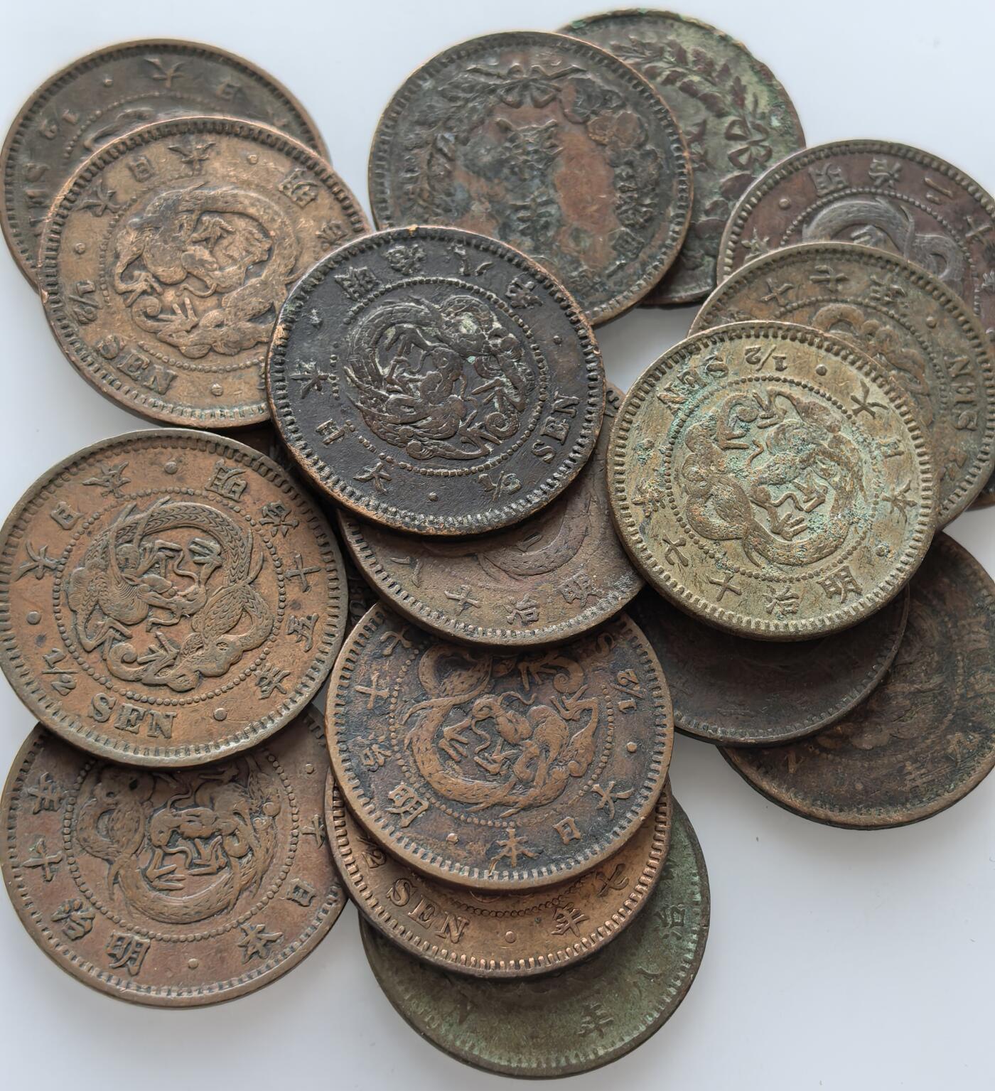 外国优质老铜币银币，周六九点倒数截拍，满百包邮，可寄存半年，喜欢朋友微信扫描二维码可直接参拍