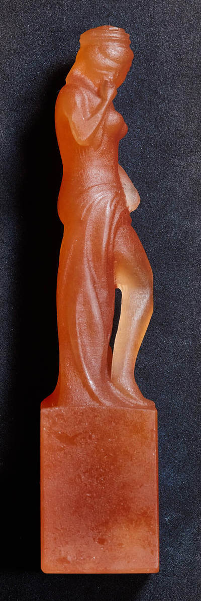 【俄甄集藏】2025年(045)12-03 星期三 晚 19:30 全场包邮 - 精美桔子冻石侍女像印章（产地中国青海），高：125mm，底座：25 x 25mm，重量：102克，颜色明丽，润如桔肉