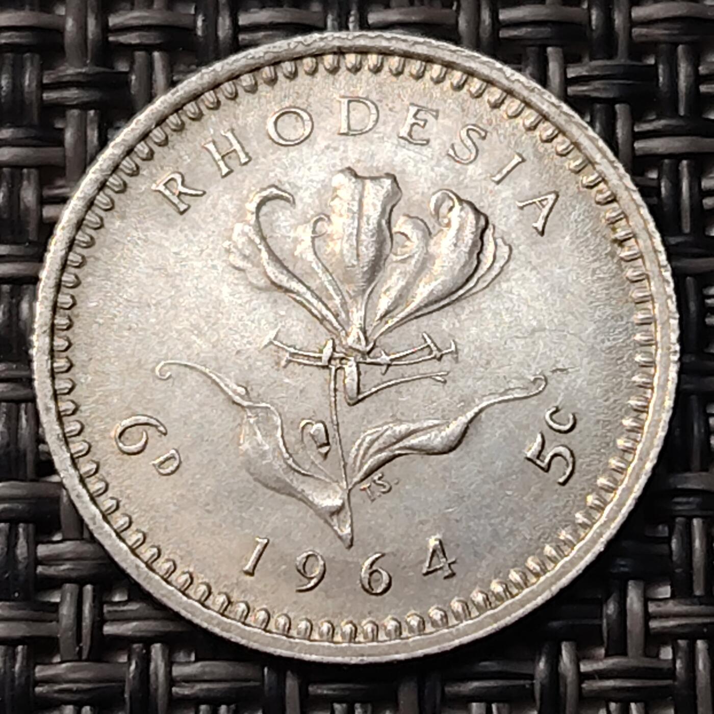布加迪🐬～世界钱币(上海)🌾第 262 期 /  各国套币和散币 罗德西亚 1964年 6便士 女王头像
