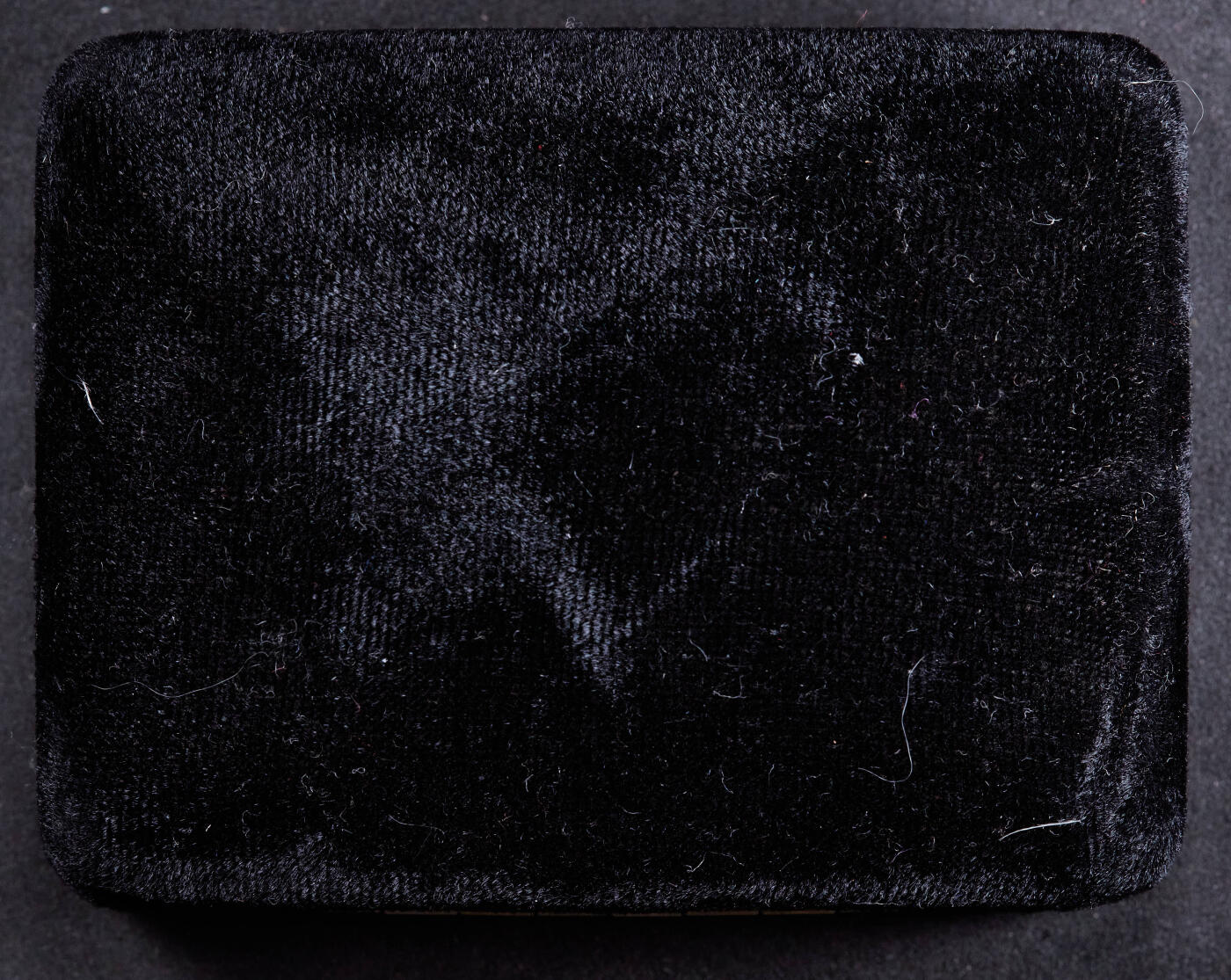 【俄甄集藏】2025年(045)12-03 星期三 晚 19:30 全场包邮 日本战时期功五级金鵄勋章，银质珐琅，原绒布盒，珐琅有磕碰