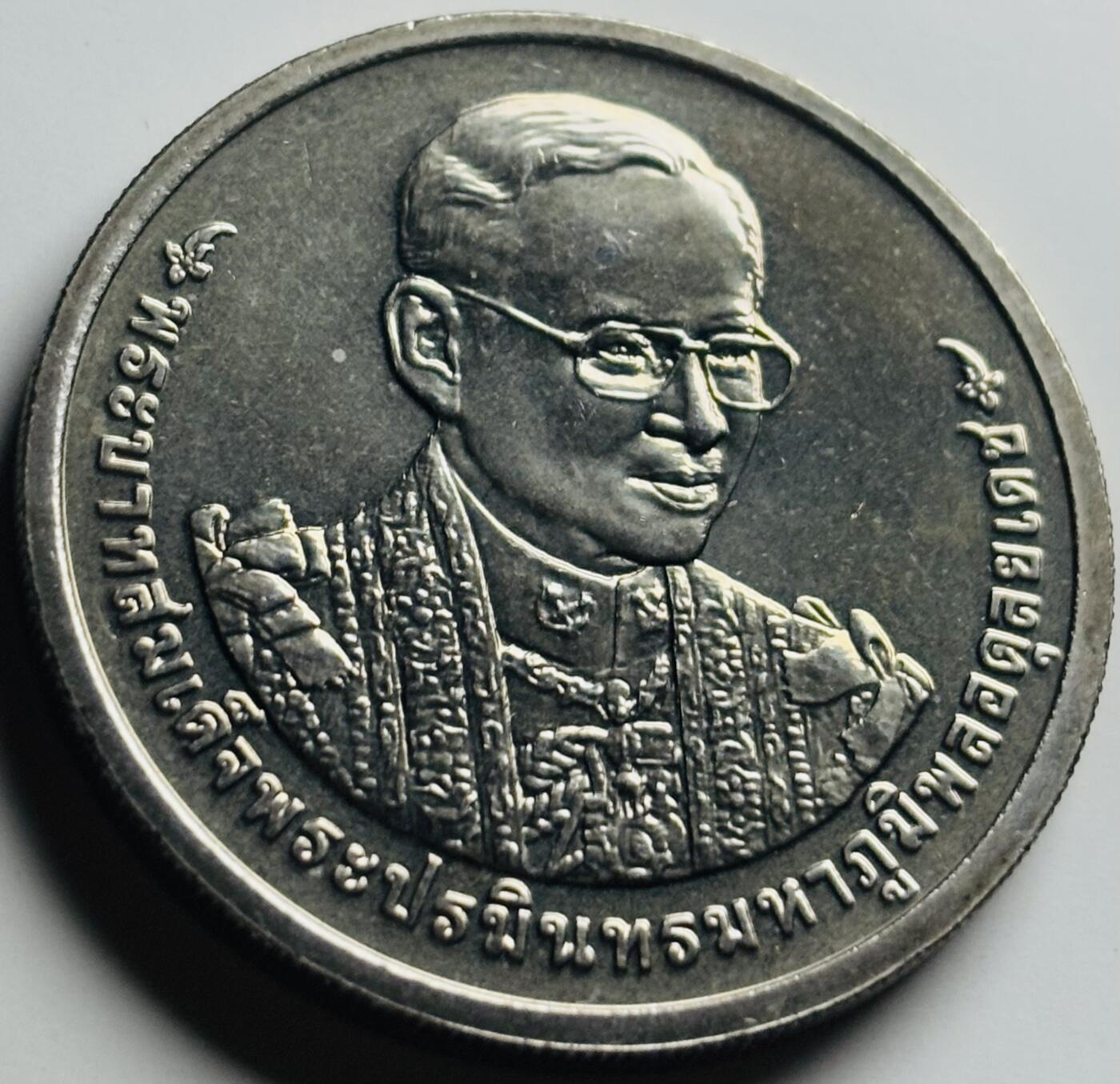 文馨钱币收藏第 284 场，【 长期接收代拍品】老藏家拍品南朝鲜李承晚时期货币，泰国大型纪念币，土耳其各时期及各国套币场 稀少全新泰国2016年拉玛九世登基70周年50泰铢大型纪念币