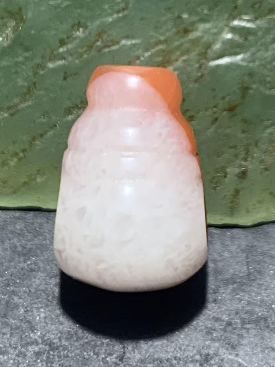 保山南红玛瑙红白双色亚光通货小三通佛头一个。