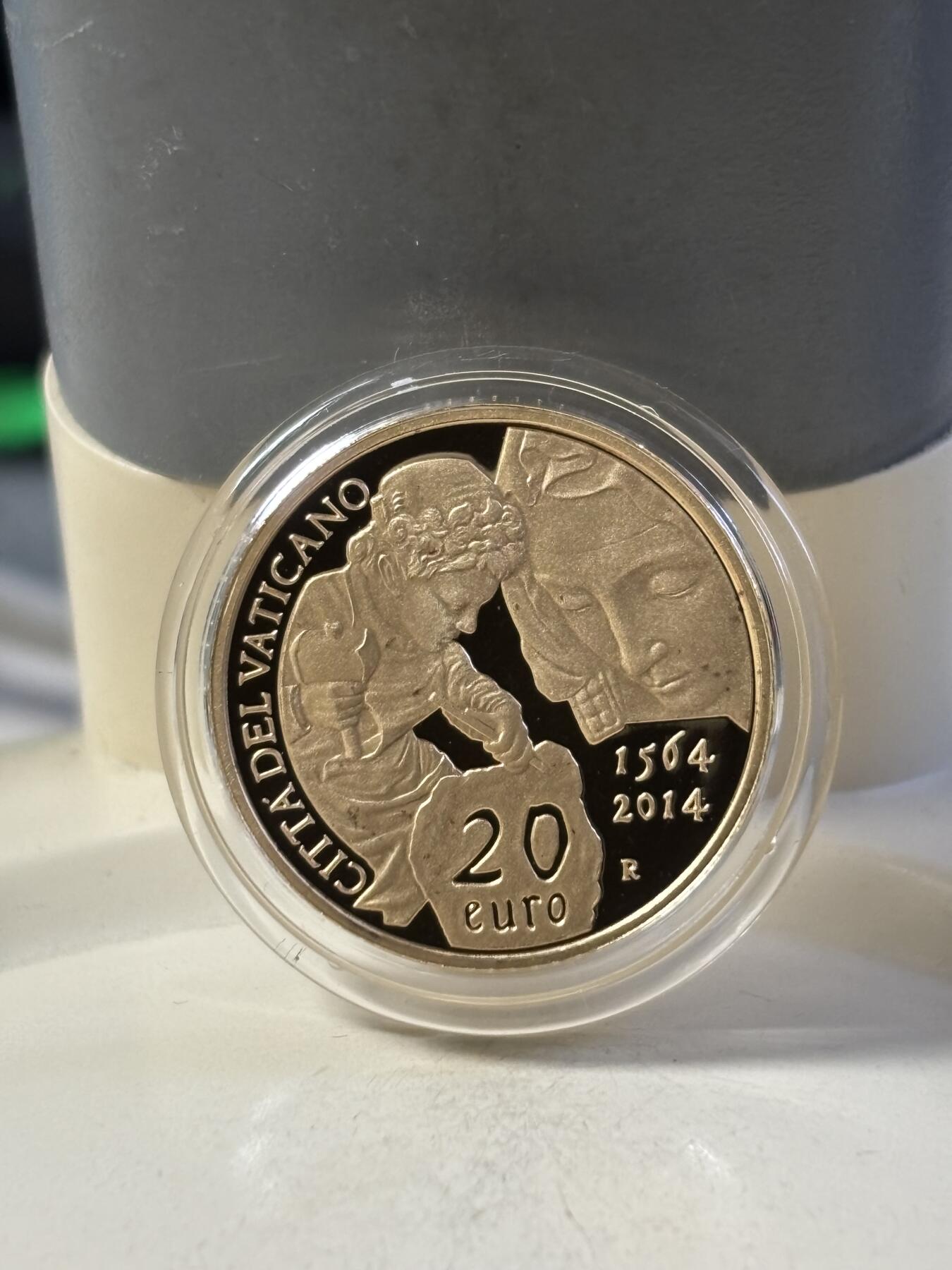 第183期拍卖 梵蒂冈2014年文艺复兴米开朗基罗逝世纪念金币，917金，6克，发行2400枚，有氧化点