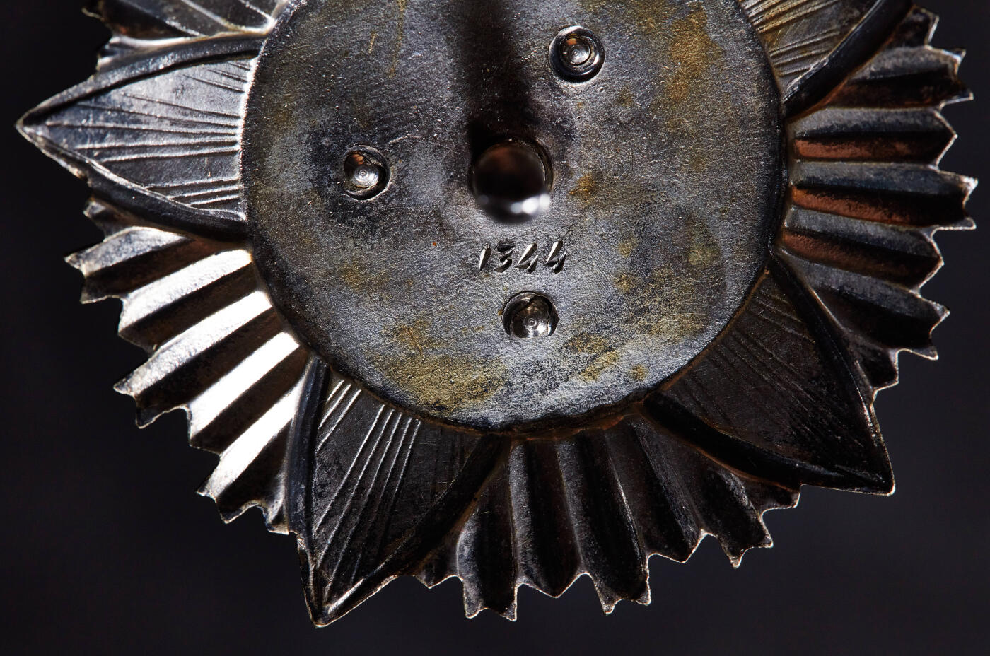 【俄甄集藏】2025年(045)12-03 星期三 晚 19:30 全场包邮 蒙古轮版战斗红旗勋章，银质珐琅镀金，珐琅完好，1344号，全品，直径：55mm