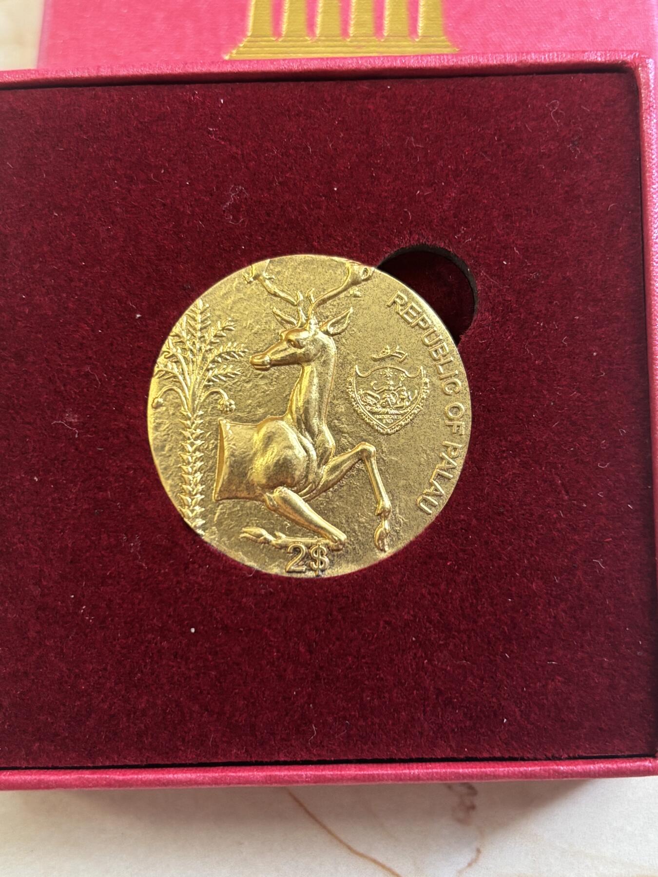 第183期拍卖 帕劳2022年蜜蜂与雄鹿镀金纪念银币，15克，999银，发行500枚