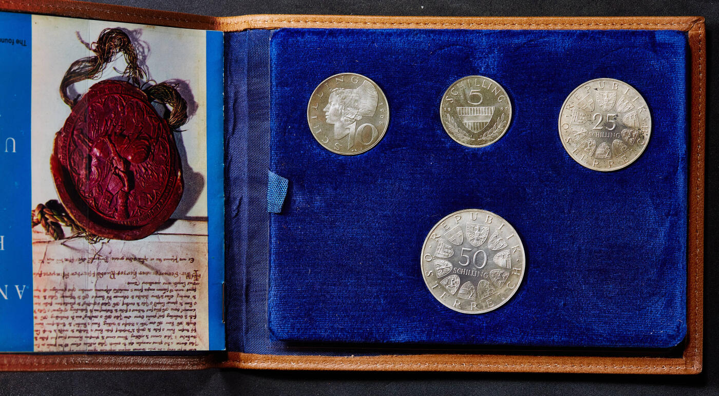 【俄甄集藏】2025年(045)12-03 星期三 晚 19:30 全场包邮 奥地利1965年纪念维也纳大学成立400周年5-50先令精制全银4枚套Proof Set，原盒证，含纯银36.528克