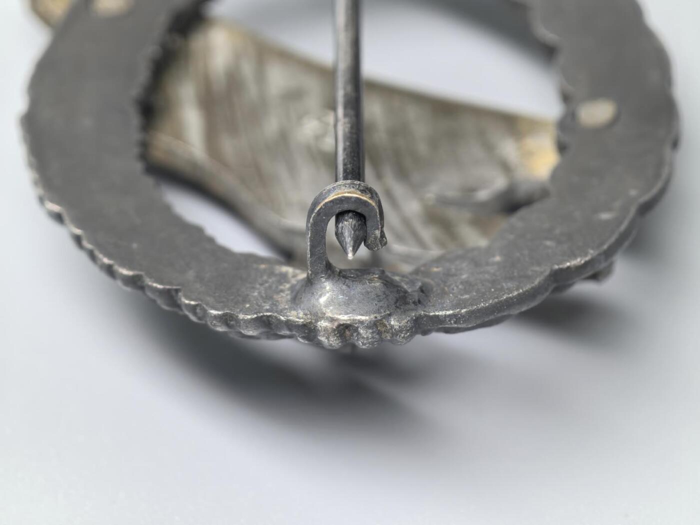 小驴勋章奖章收藏11月29日周六晚六点拍卖（珍爱和平，收藏战争，铭记历史，勿忘国耻，忠党爱国。有偿代拍，送拍规则在简介最后，参拍须阅读规则后再参拍，关系到运费包装发货时效真假辨别等关键信息，拍卖时不再发原图，看大图店主微信码在拍卖店铺介绍里）