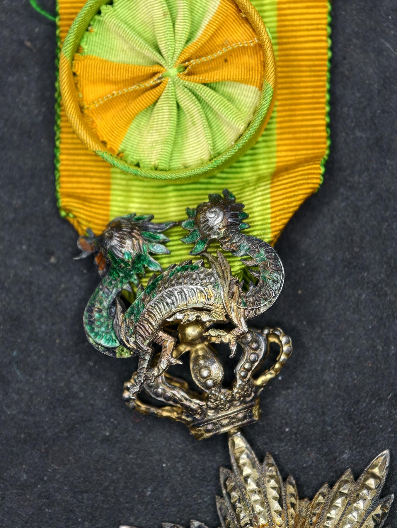 凯旋世界勋赏（第20期）（欢迎送拍）（对拍品有疑问请询问客服，不接受到手刀，出价默认拍品品相。请认真阅读拍卖规则！出价默认已认可！）（收到货请录制开箱视频，无视频概不处理问题。） 军官级法属安南龙星，带两个标