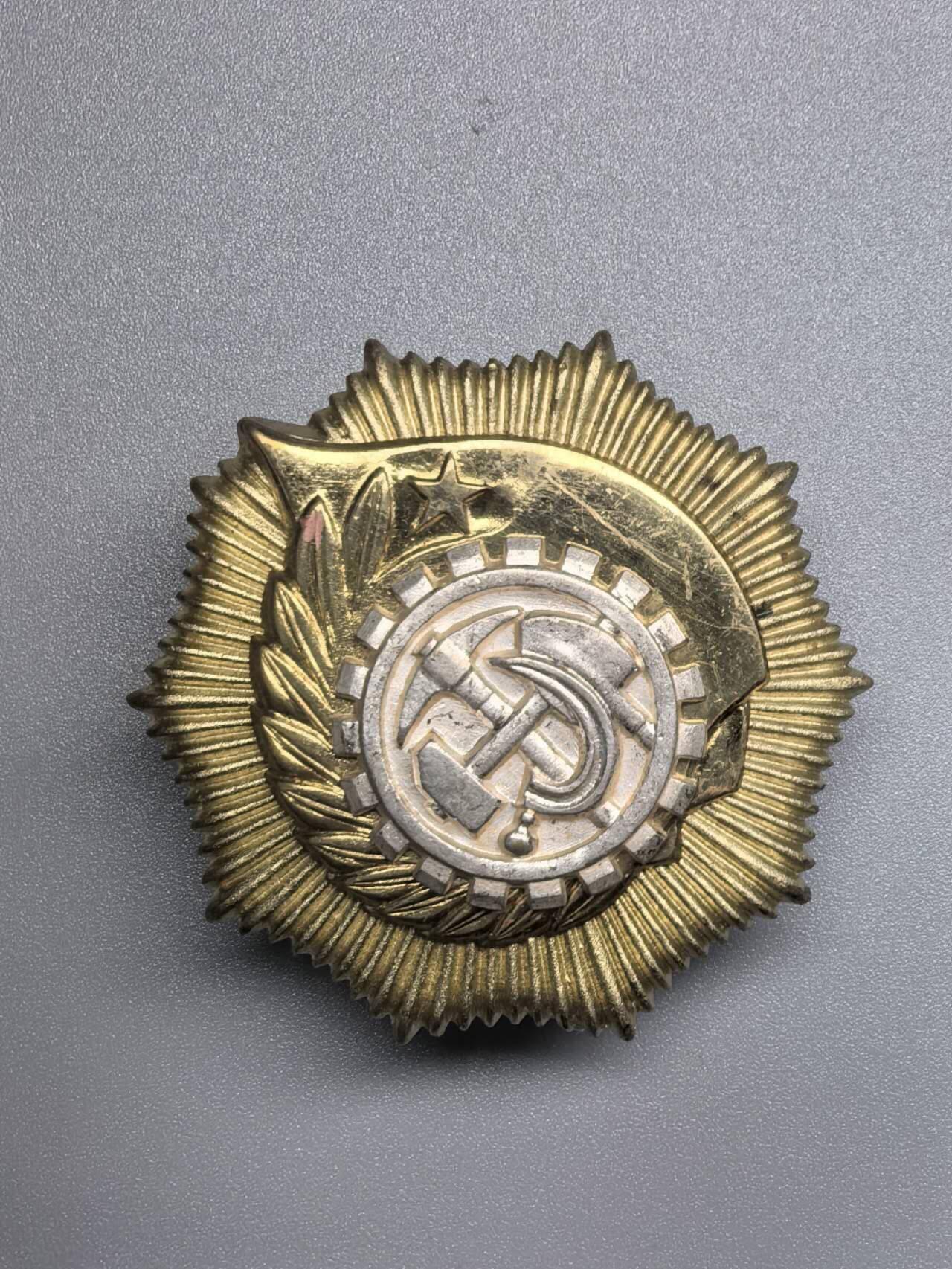 小驴勋章奖章收藏11月29日周六晚六点拍卖（珍爱和平，收藏战争，铭记历史，勿忘国耻，忠党爱国。有偿代拍，送拍规则在简介最后，参拍须阅读规则后再参拍，关系到运费包装发货时效真假辨别等关键信息，拍卖时不再发原图，看大图店主微信码在拍卖店铺介绍里） 阿尔巴尼亚一级劳动红旗勋章