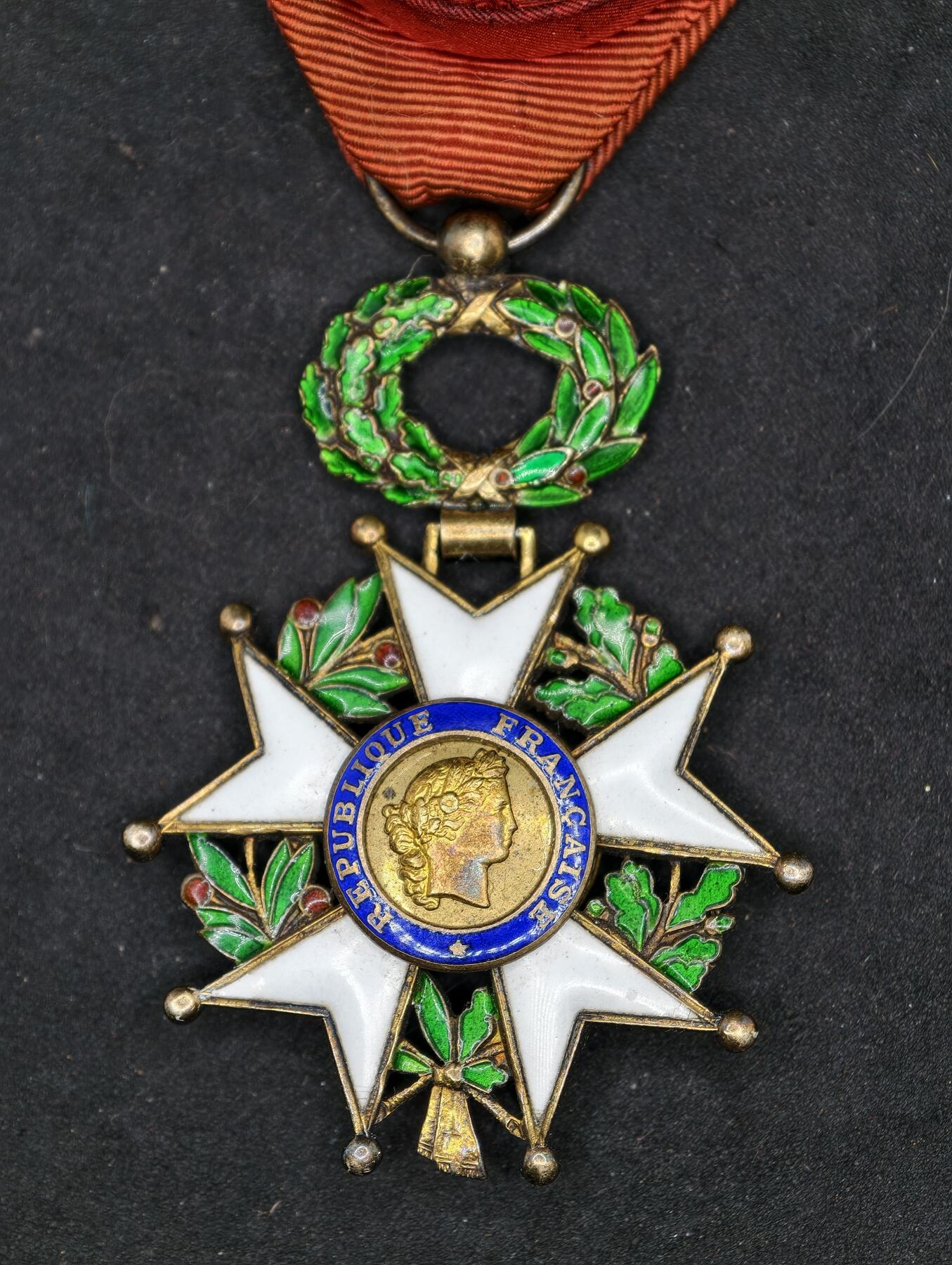 凯旋世界勋赏（第20期）（欢迎送拍）（对拍品有疑问请询问客服，不接受到手刀，出价默认拍品品相。请认真阅读拍卖规则！出价默认已认可！）（收到货请录制开箱视频，无视频概不处理问题。） 法兰西第五共和国荣誉军团勋章军官级，珠宝版