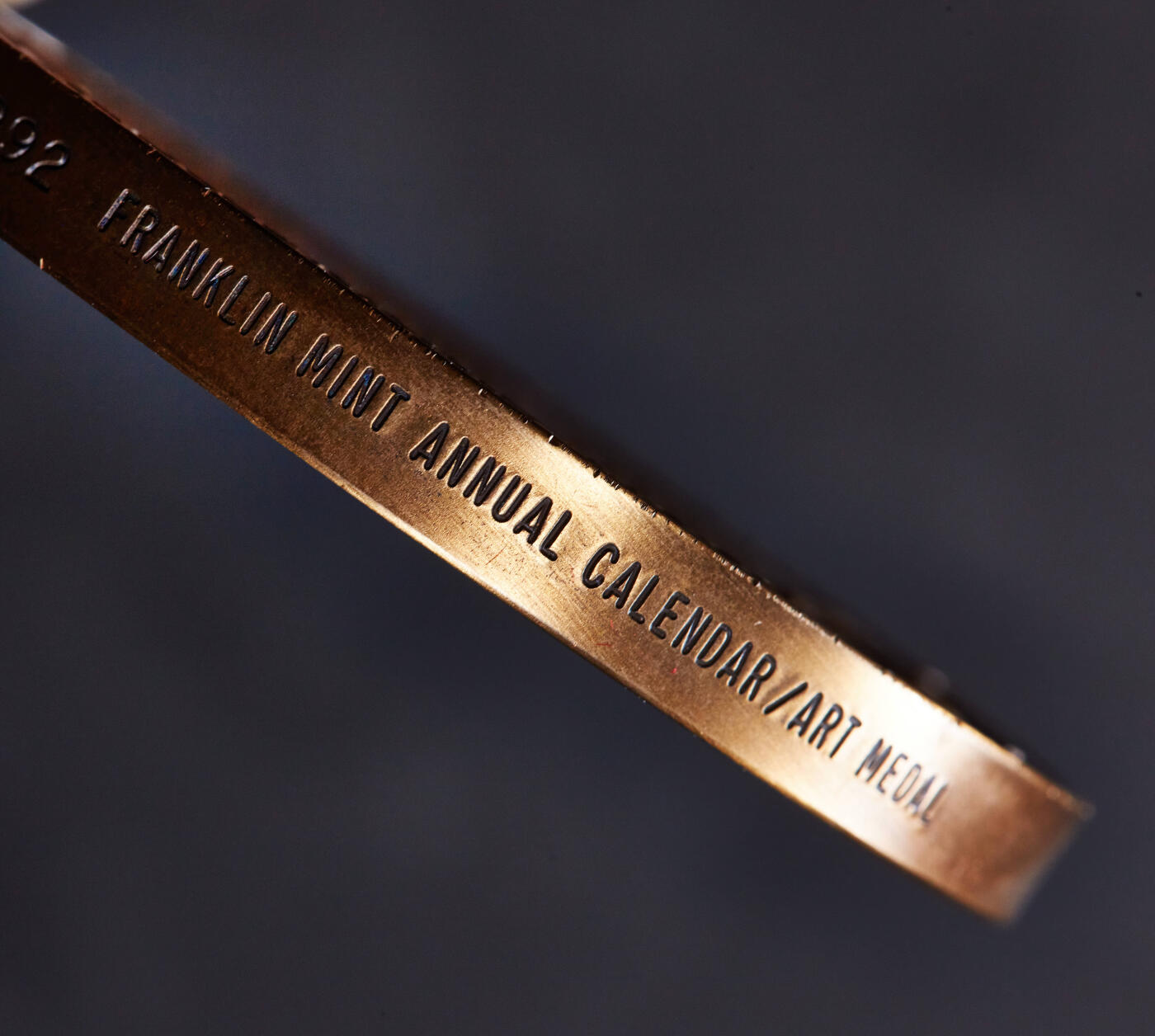 【俄甄集藏】2025年(045)12-03 星期三 晚 19:30 全场包邮 美国1992年纪念哥伦布发现美洲大陆500周年日历大铜章，富兰克林造币厂制造，直径：75mm，重量：259.54克，少见品种