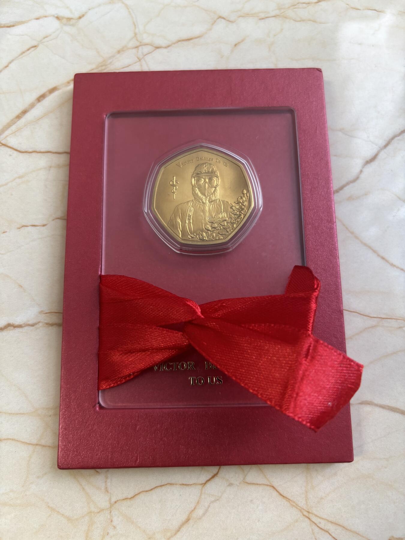 第183期拍卖  卡装纽埃2020年抗击疫情致敬逆行者纪念铜币，发行量100000枚