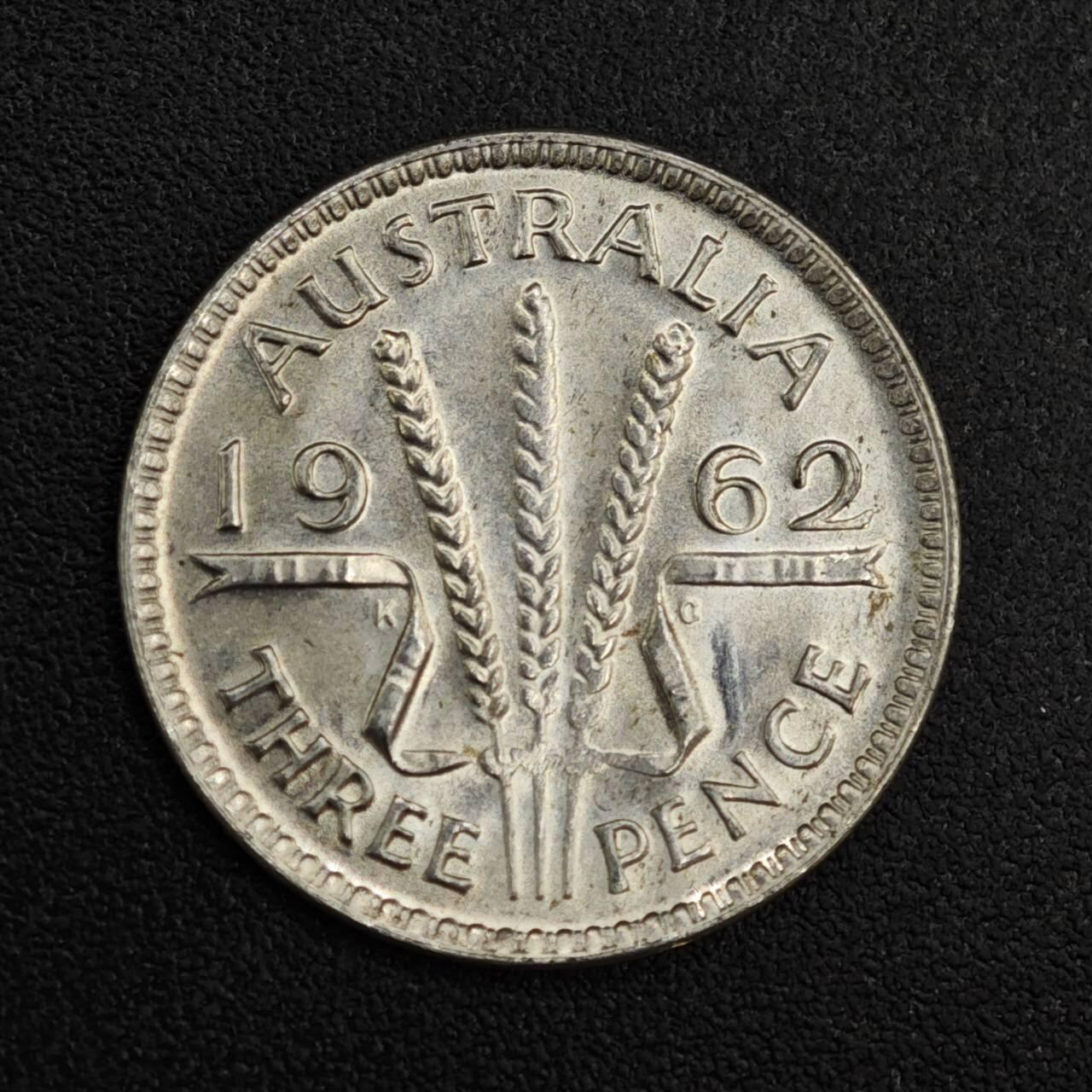 【淘币小摊】限时拍第八百一十二拍  小银币场  满百包邮可预留两周  周一统一发货  澳大利亚1962年伊丽莎白二世3便士银币