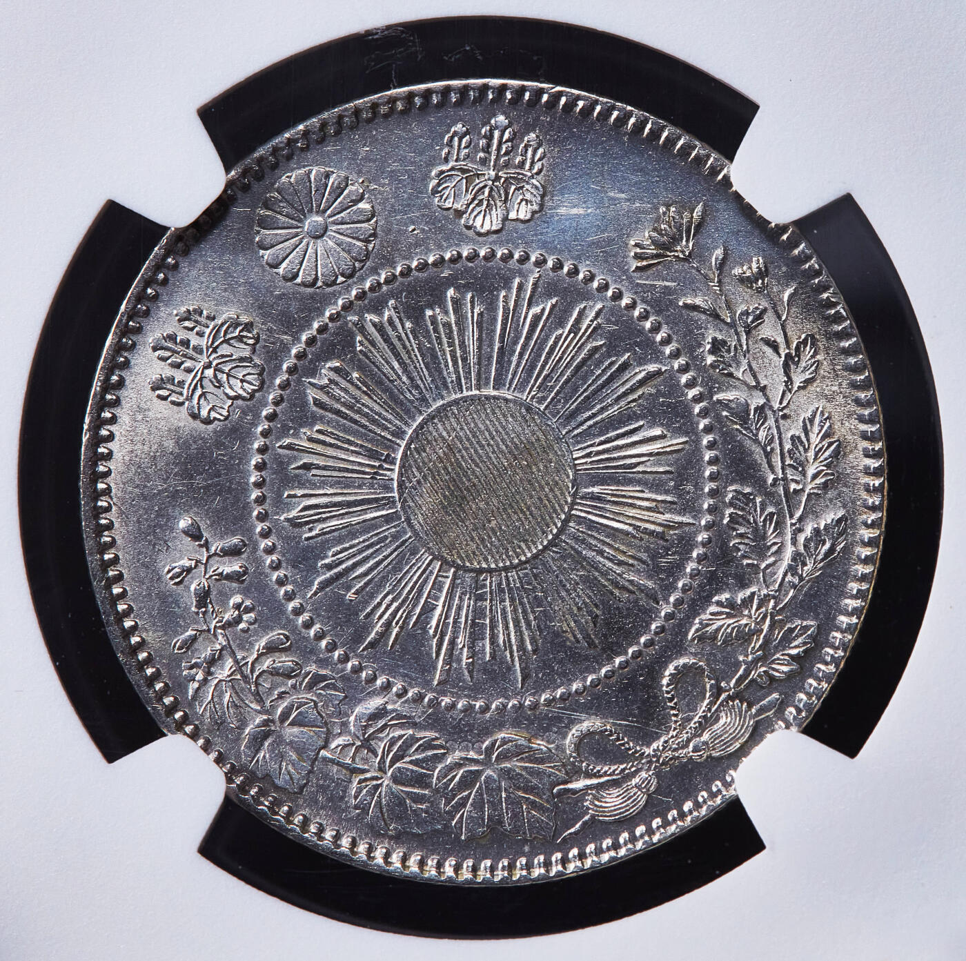 【俄甄集藏】2025年(045)12-03 星期三 晚 19:30 全场包邮 日本1870年明治3年旭日龙洋50钱银币，NGC AUD，细节犀利