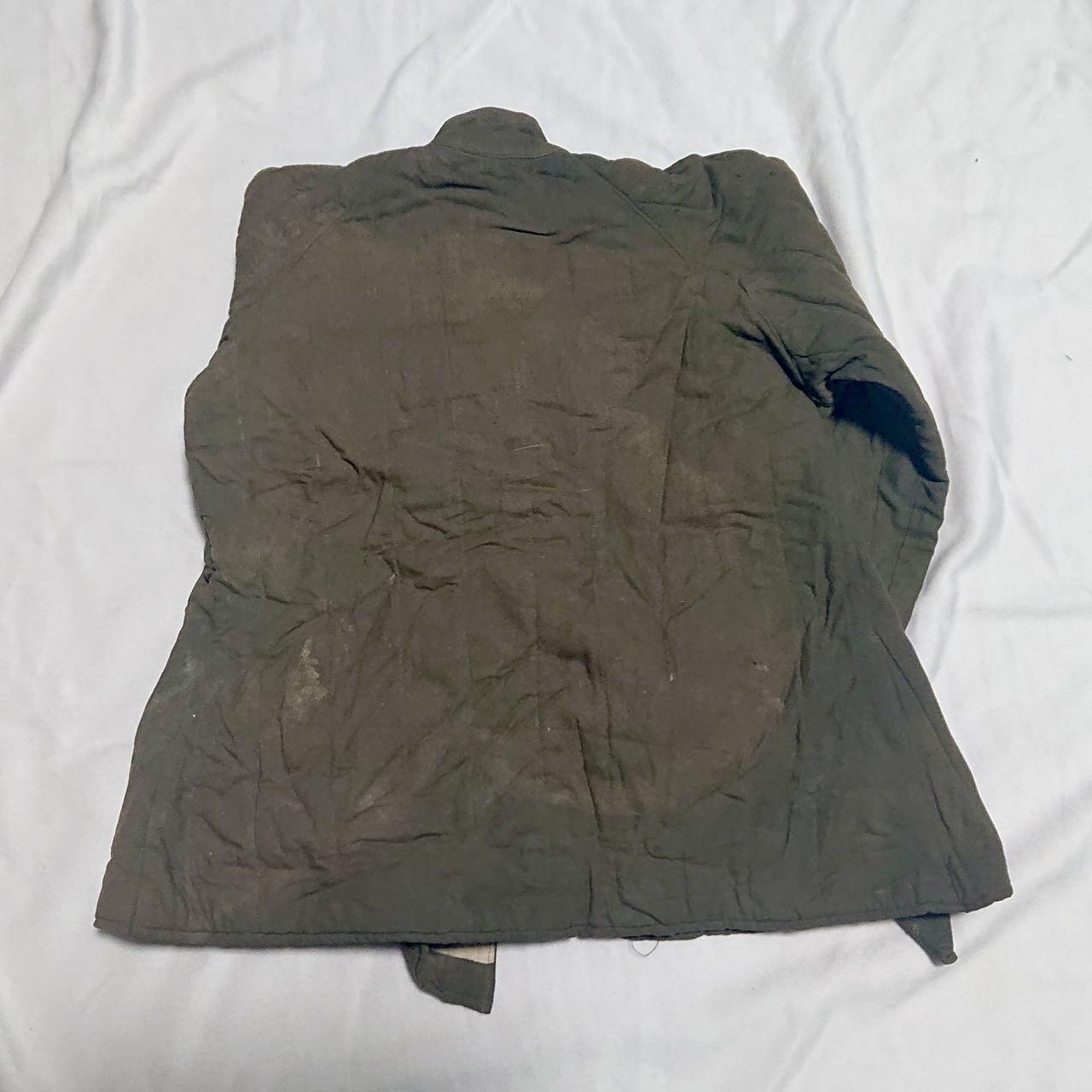 【第貳場】近代勋奖章徽章服饰杂项专场 鸭绿江畔 保家卫国—人民军立领冬服 华东军需部制，后为文工团收录，肩宽约43cm 袖长约52cm 胸围约92cm 裤长约97cm 