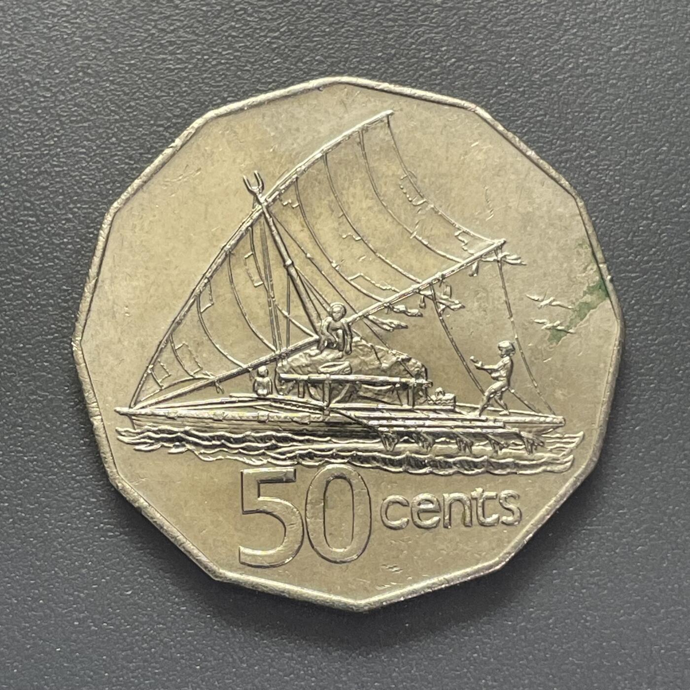 回流1130 大洋洲斐济1982年英女王头像大直径32.5mm异形币 传统帆船