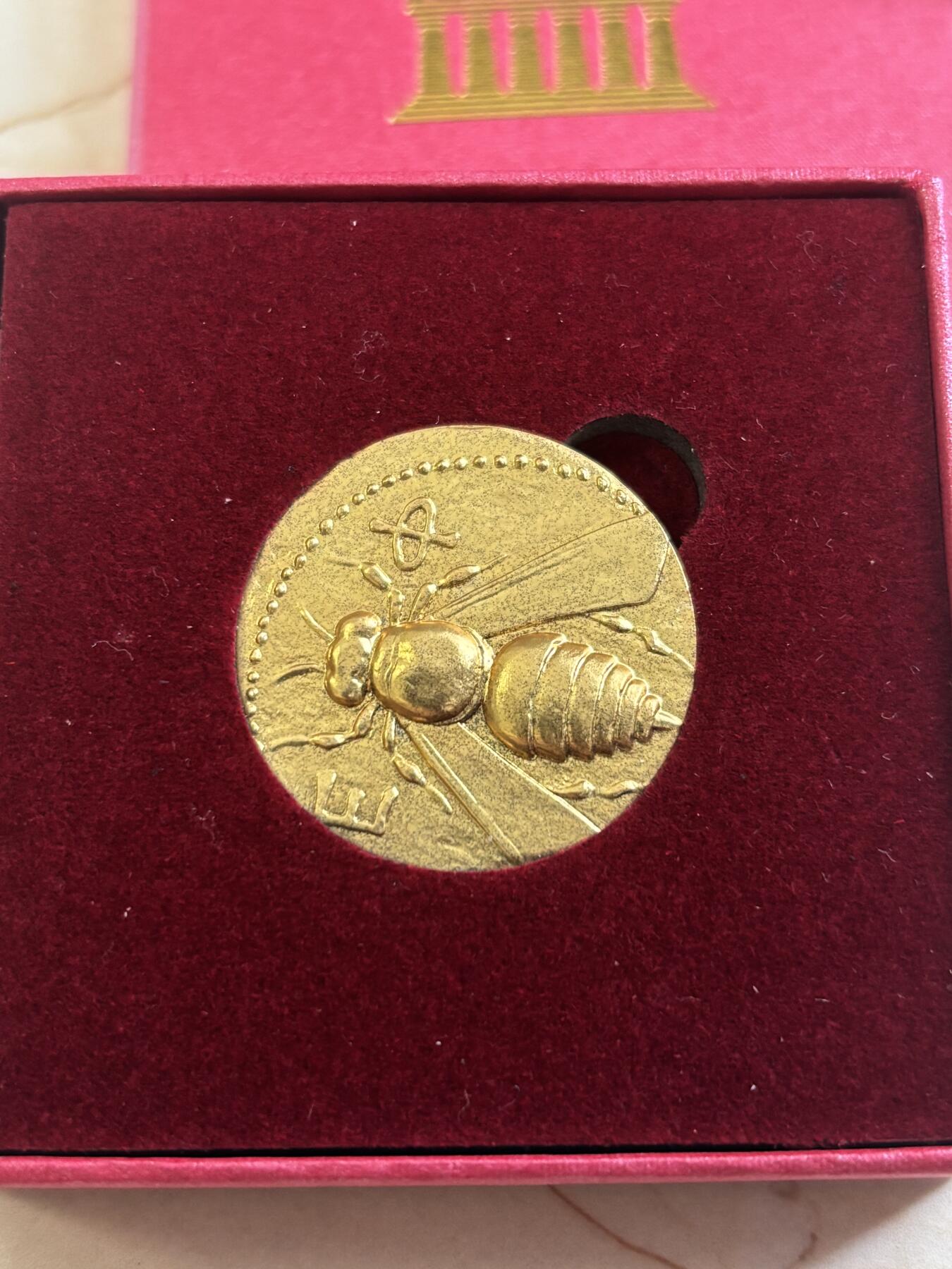 第183期拍卖 帕劳2022年蜜蜂与雄鹿镀金纪念银币，15克，999银，发行500枚